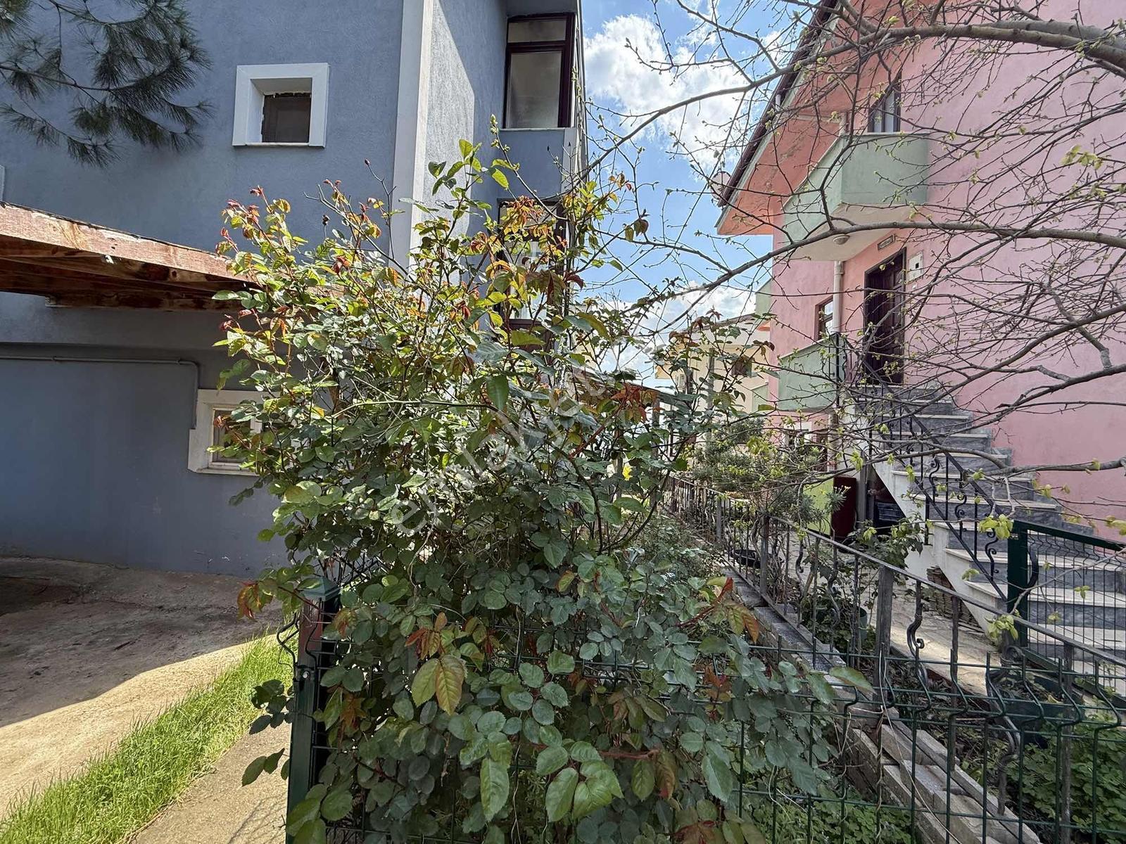 Ak Emlak'dan Göl Manzaralı 6+2 Bahçeli Tripleks Satılık Villa - Görsel 29