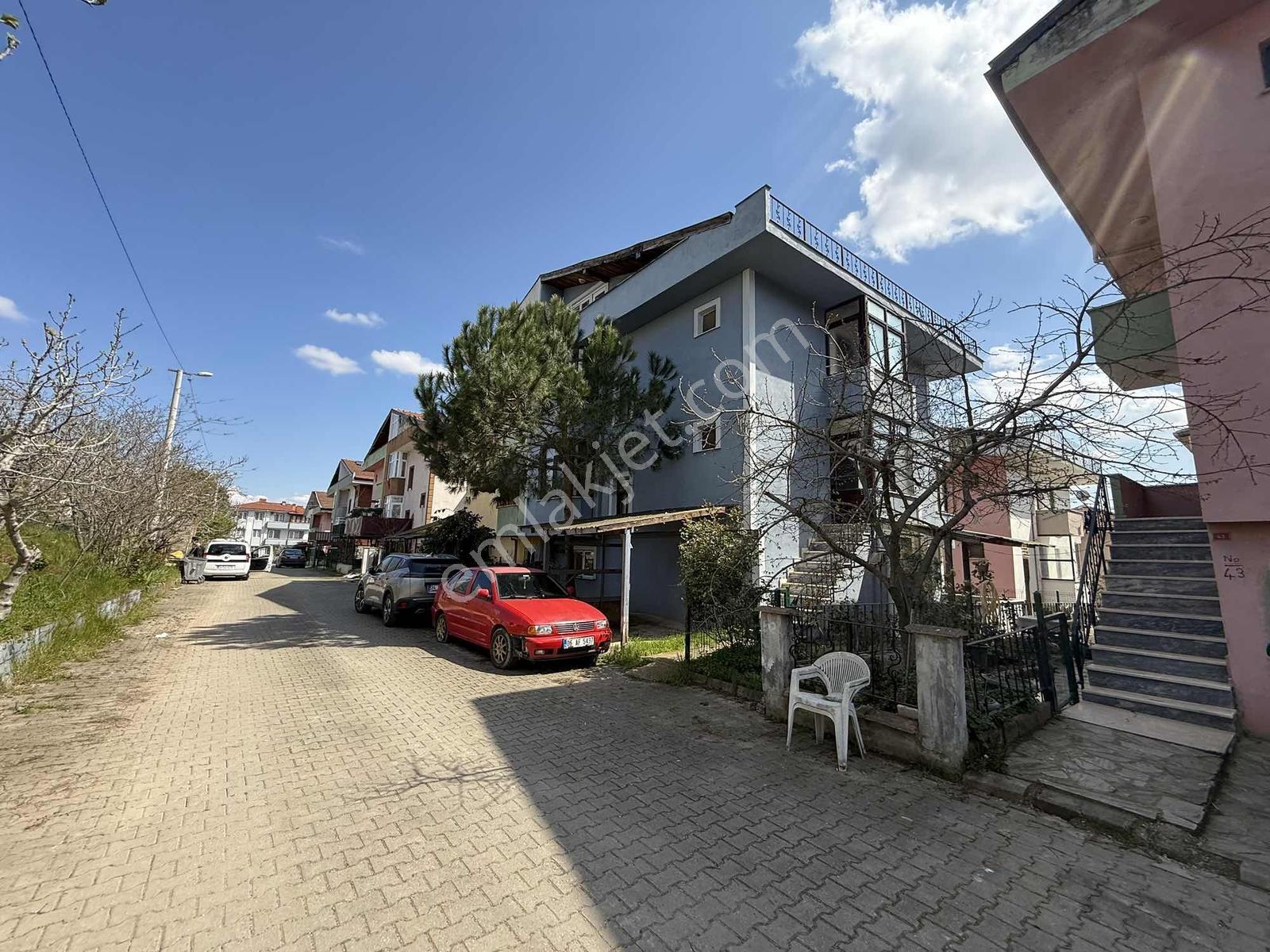 Ak Emlak'dan Göl Manzaralı 6+2 Bahçeli Tripleks Satılık Villa - Görsel 15