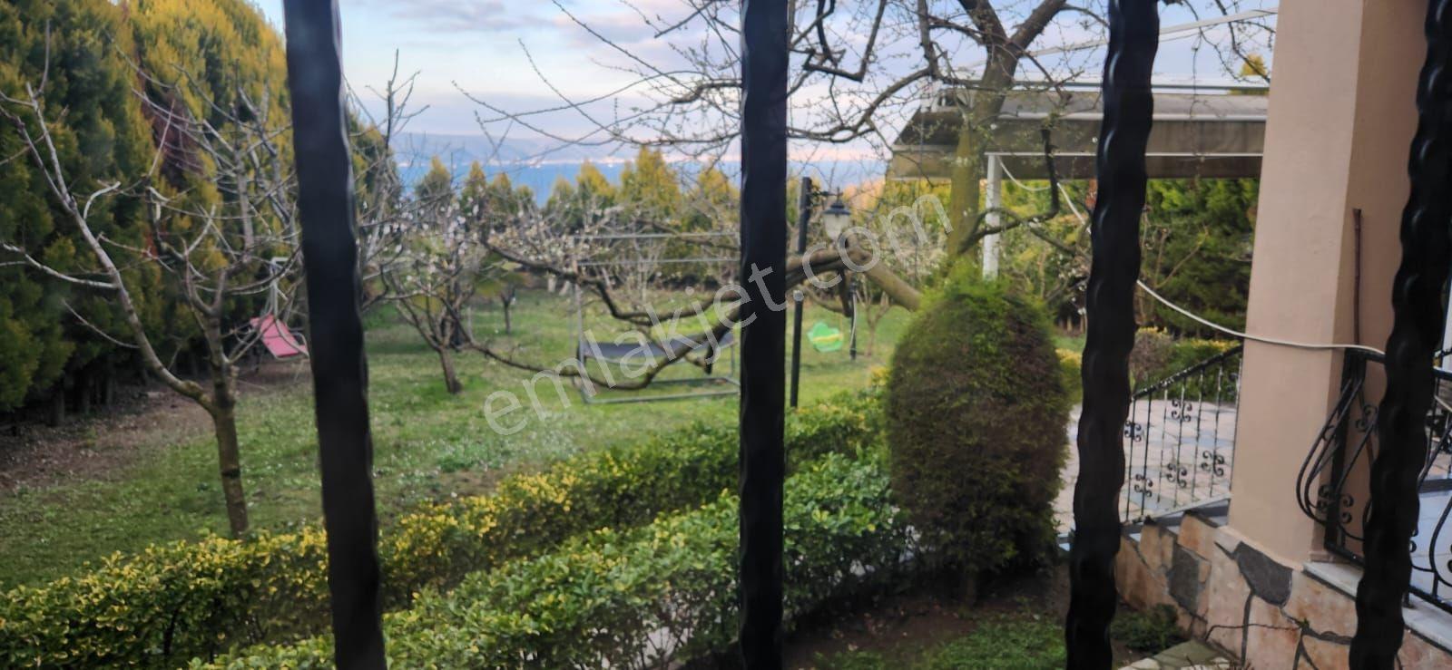 Karamürsel'de Deniz Manzaralı Villa