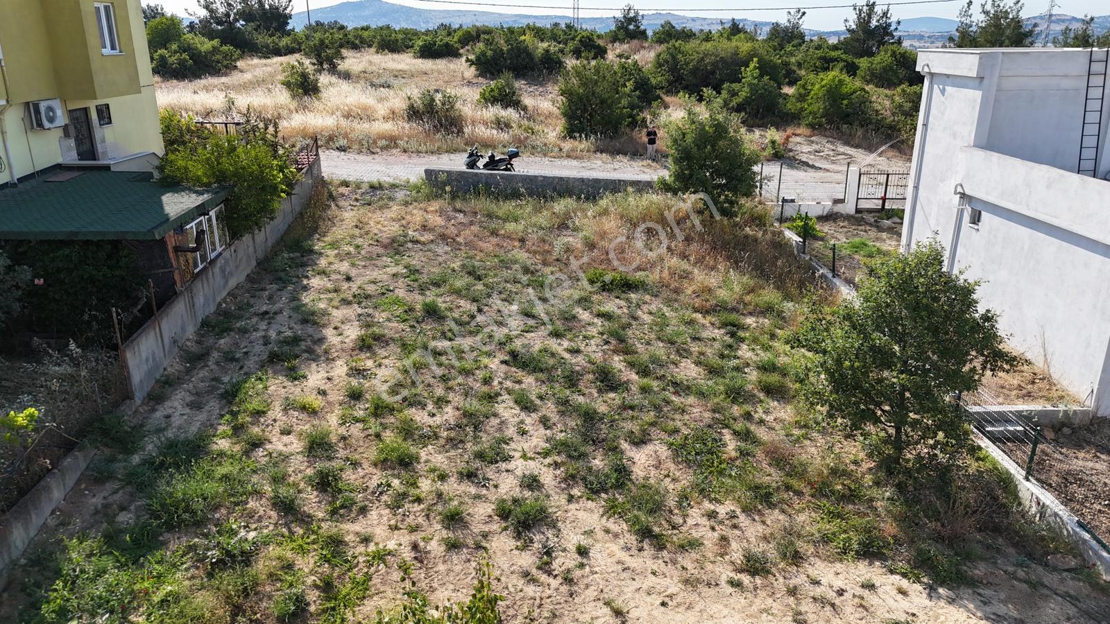 Zeki Emlak'tan Manisa Yunusemre Küçüksümbüllerde Satılık 401 M² Arsa