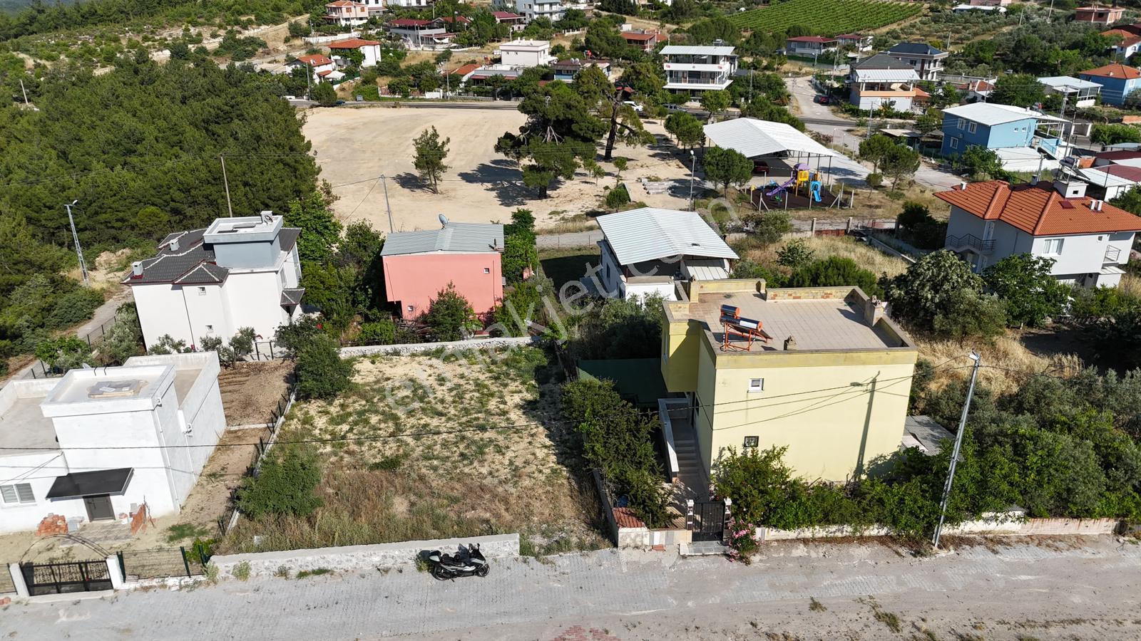 Zeki Emlak'tan Manisa Yunusemre Küçüksümbüllerde Satılık 401 M² Arsa - Görsel 3
