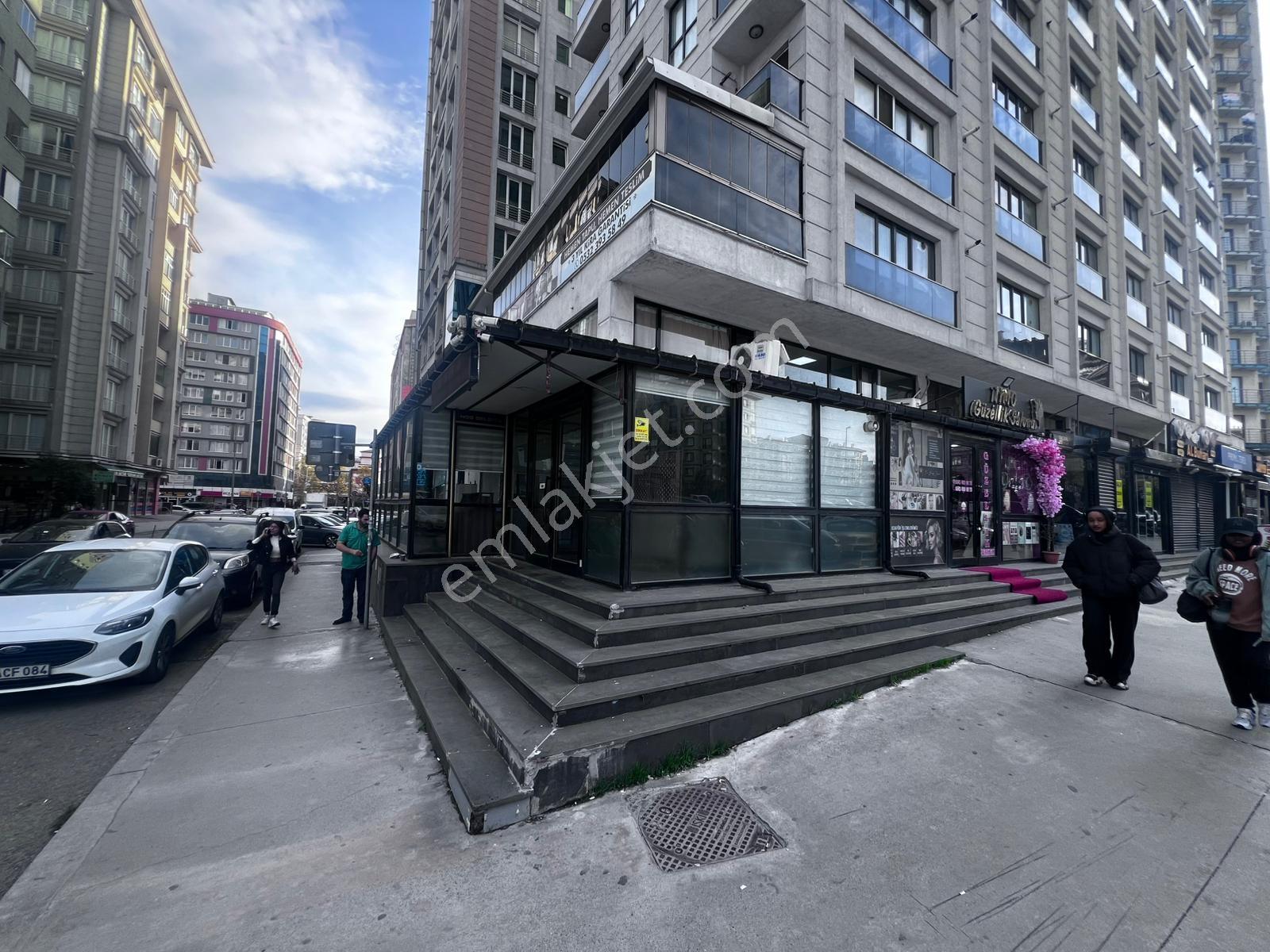 Merkez'de Cadde Üzeri 3 Katlı Devren Satılık Güzellik Merkezi...