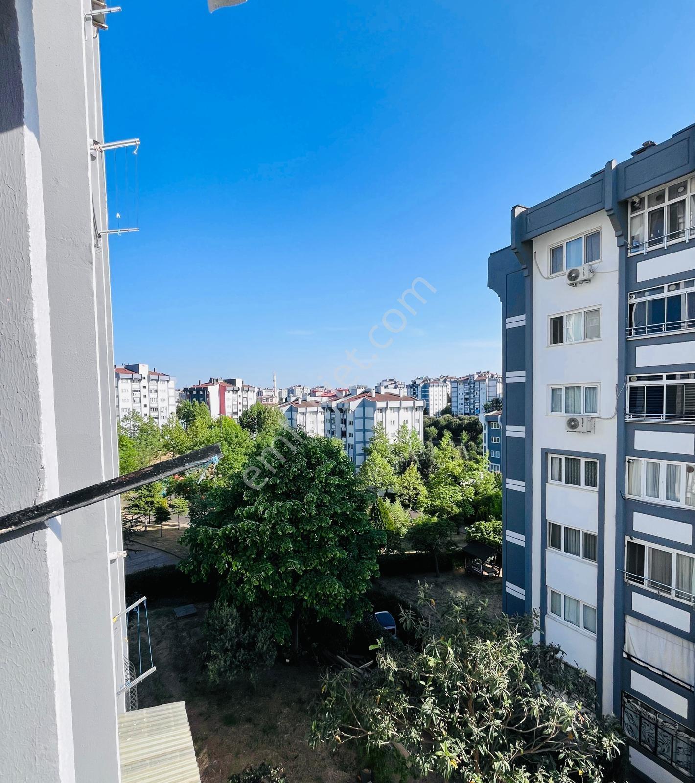 Cumhuriyet Mah Site İçerisinde Ferah Balkonlu Arakat 2+1 Daire - Görsel 2