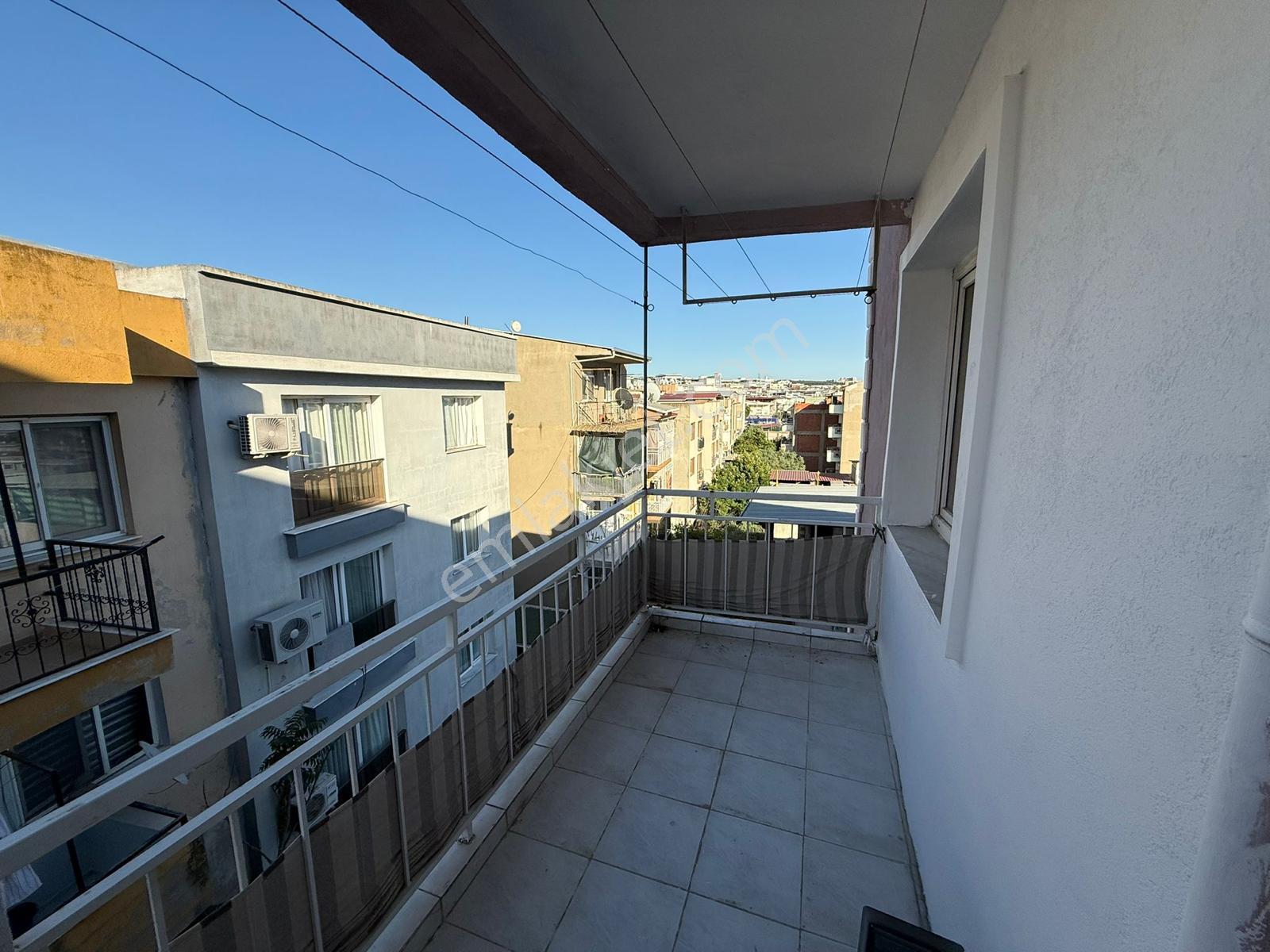 İzmir Buca Adatepe Mahallesinde Satılık 3+1 Mrkezi Konumda Daire