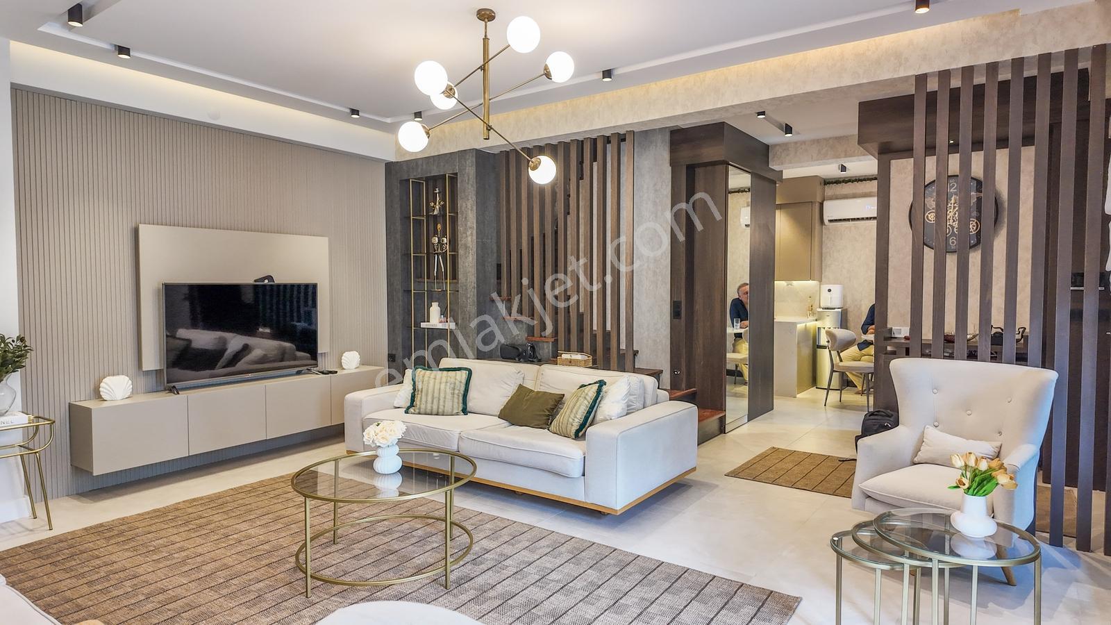 Şehrin Merkezinde Kolejler Bölgesinde 6+1 Lüx Villa - Görsel 2