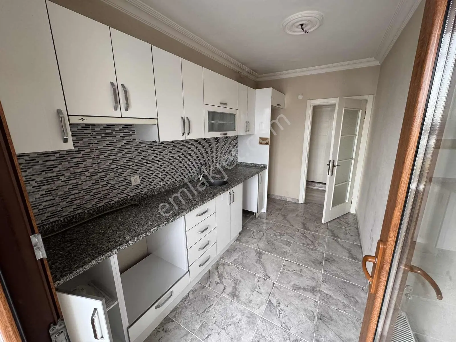 Pendik Esenler'de Emin Evime Uygun 3 Cepheli Satılık 120m² 3+1 - Görsel 2