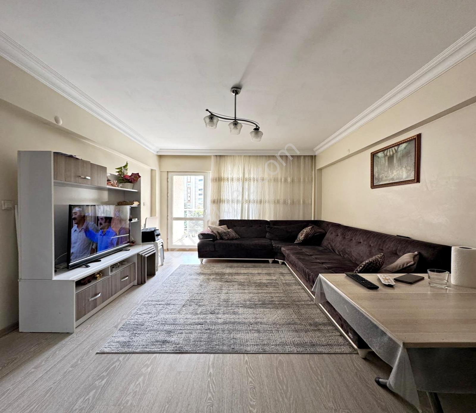 Adnankahveci Mahallesinde Site İçi 2+1 Satılık Daire