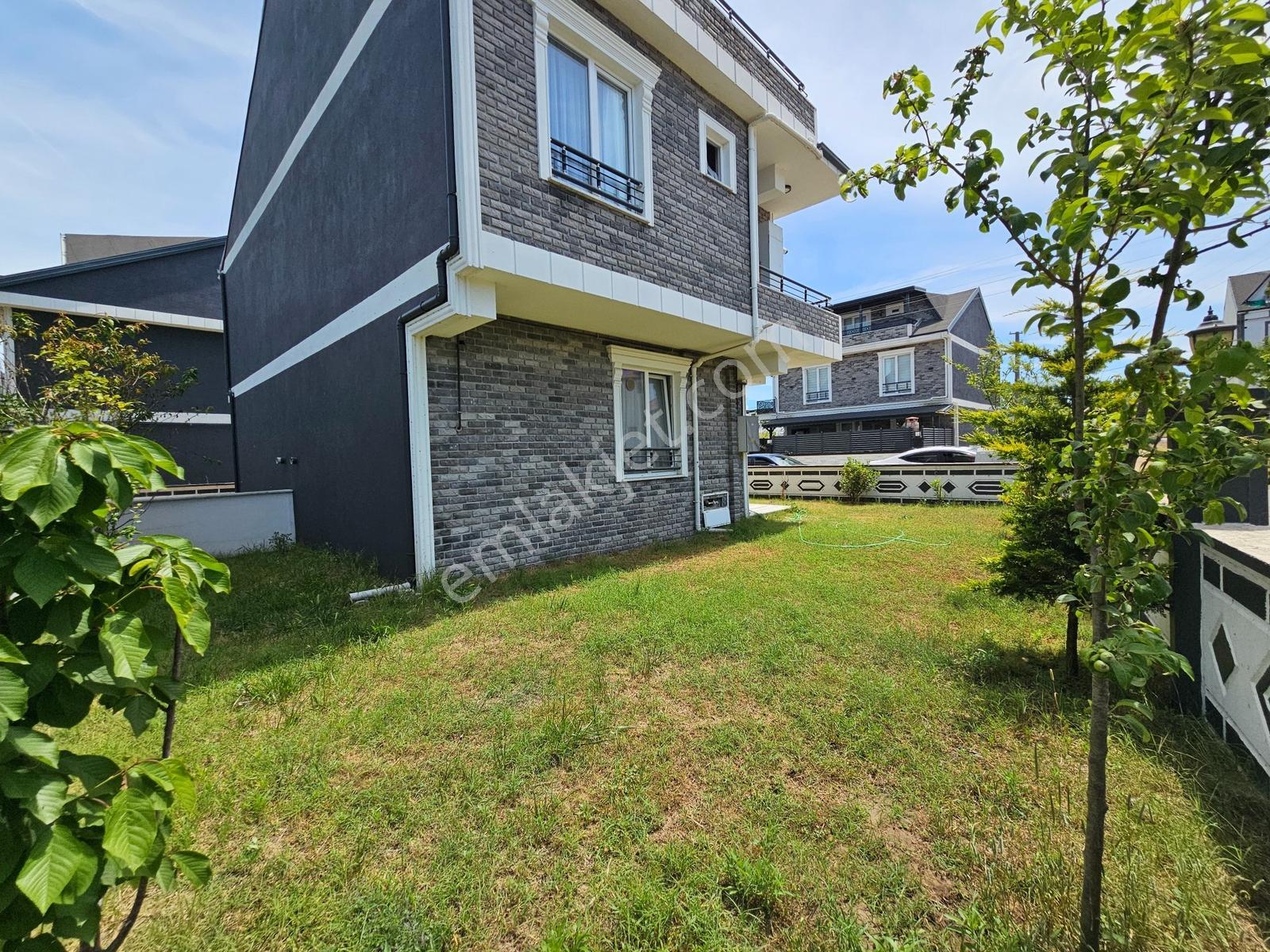 Deniz'den 3+1 Geniş Bahçeli, Kombi Petekli Denize Yakın Villa - Görsel 35