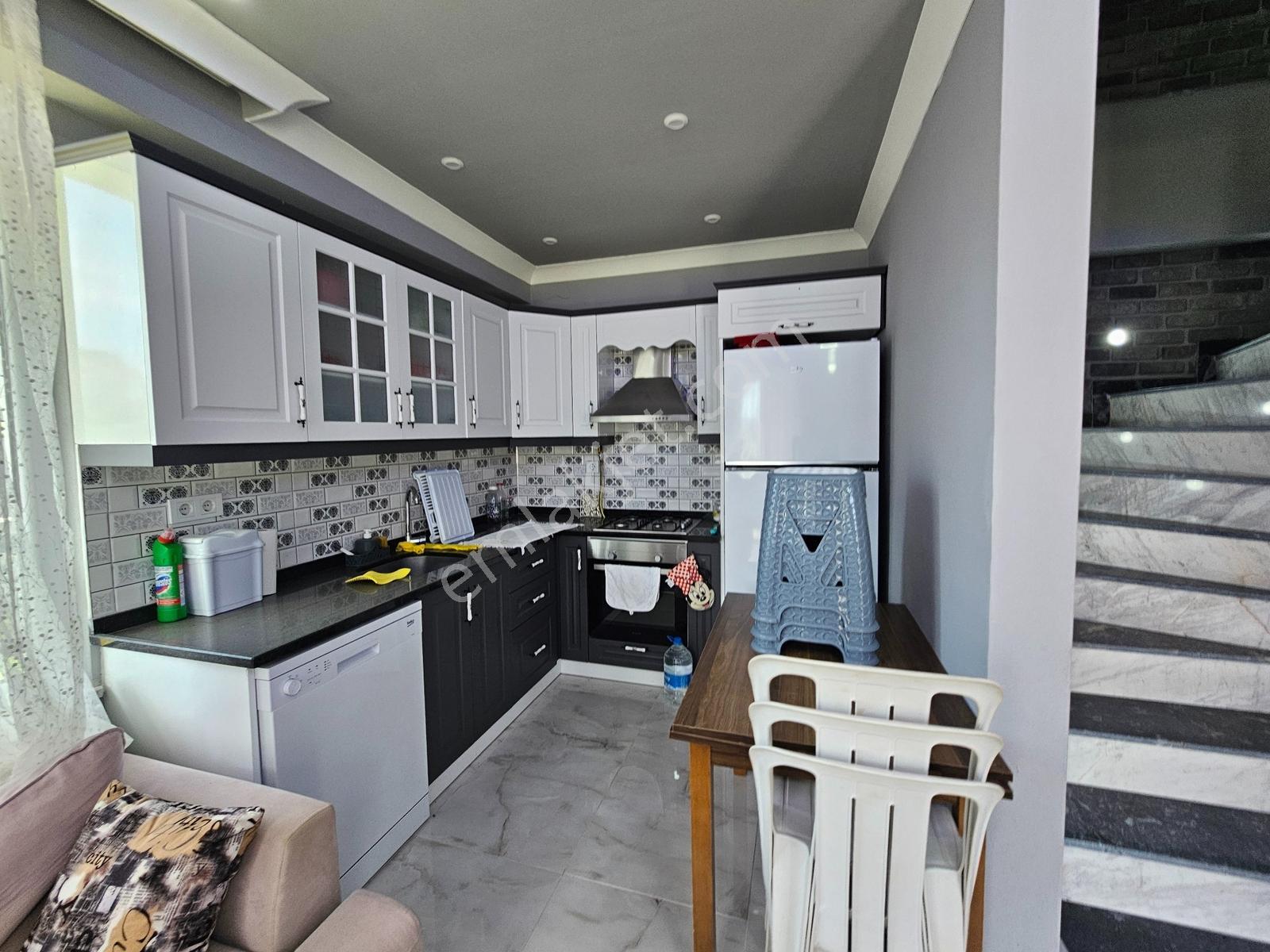 Deniz'den 3+1 Geniş Bahçeli, Kombi Petekli Denize Yakın Villa - Görsel 23