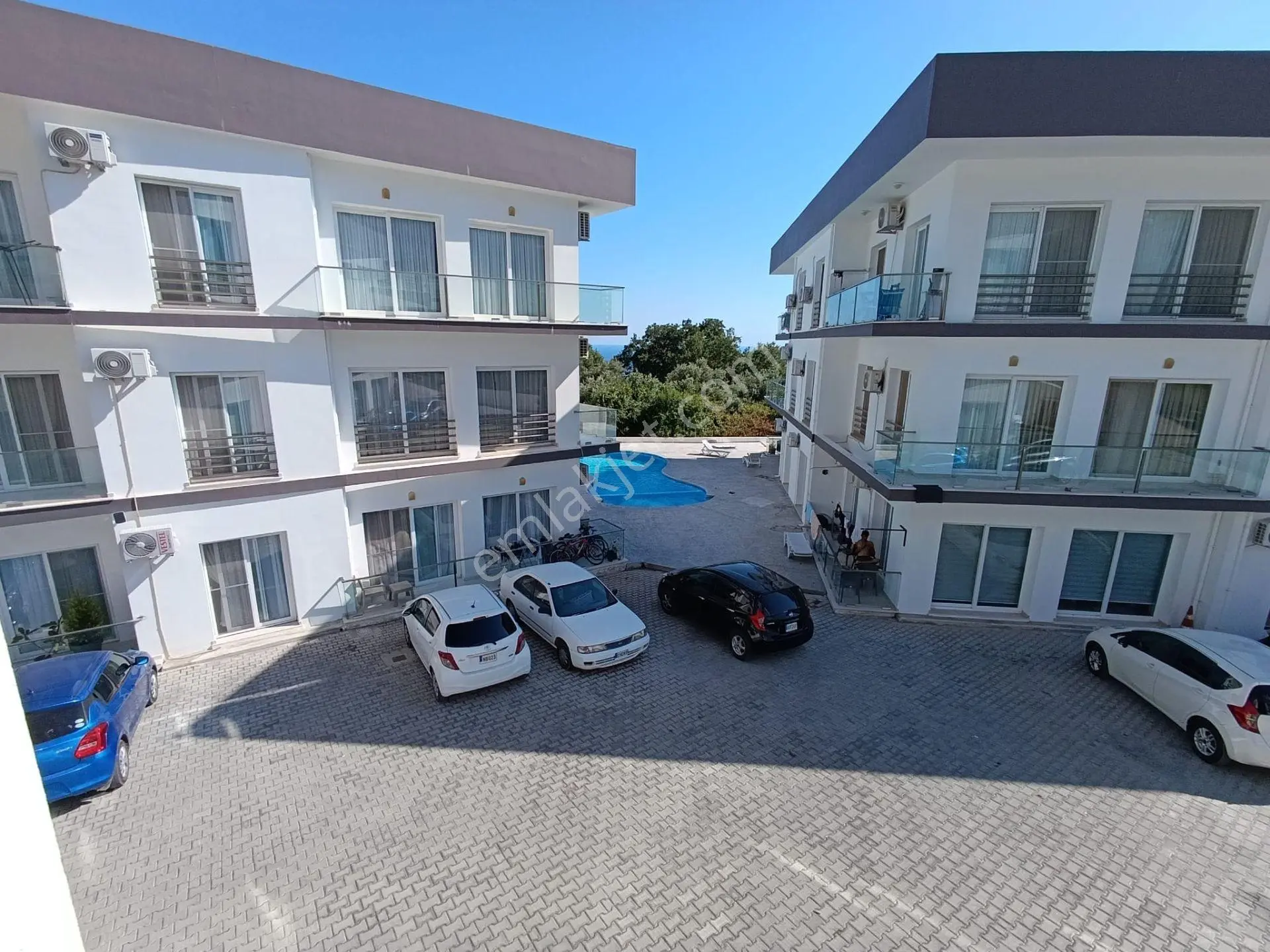 Girne Lapta'ta Satılık Modern 2+1 Daire - Ortak Havuz Keyfi! - Görsel 3