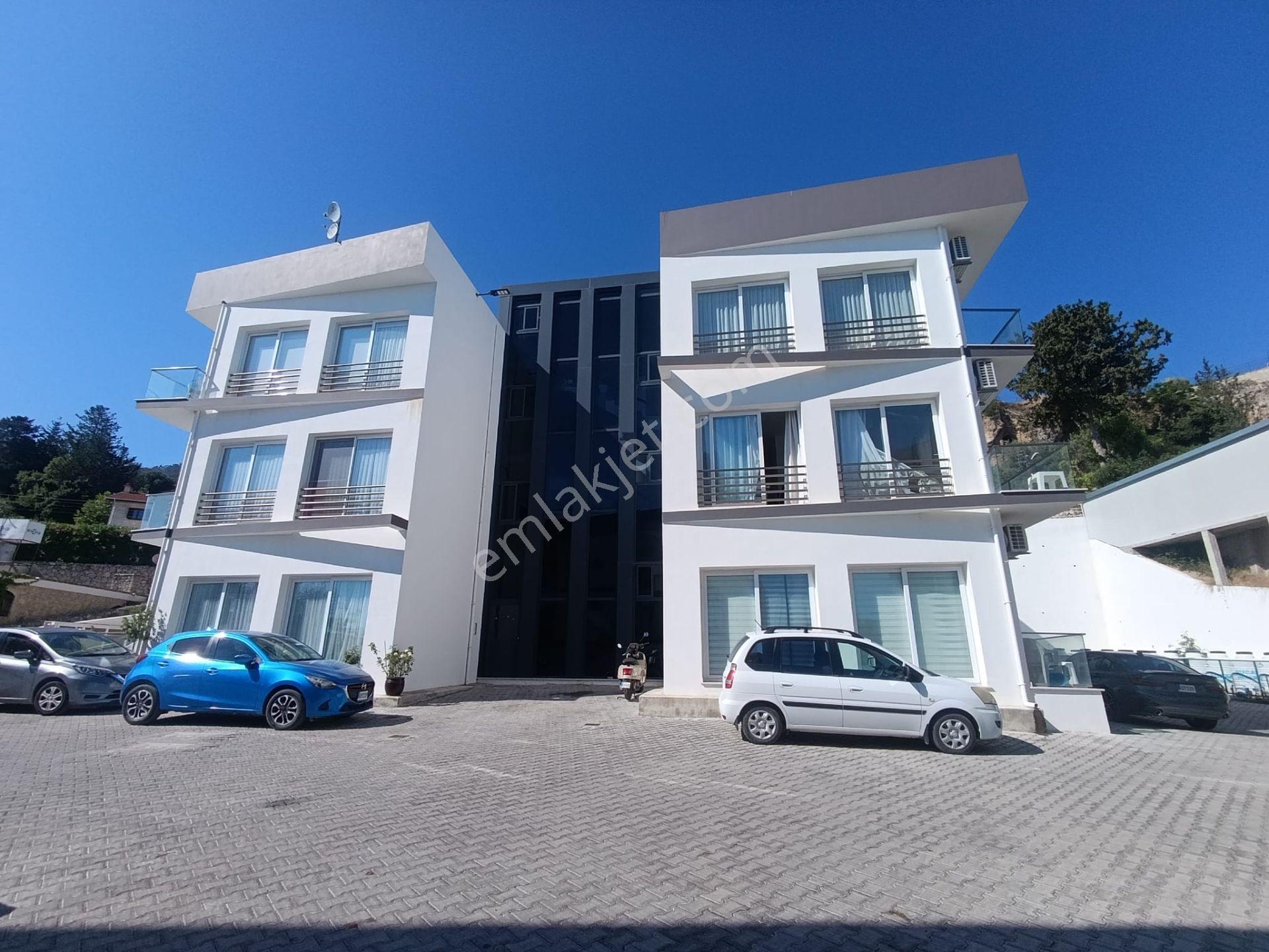 Girne Lapta'ta Satılık Modern 2+1 Daire - Ortak Havuz Keyfi!