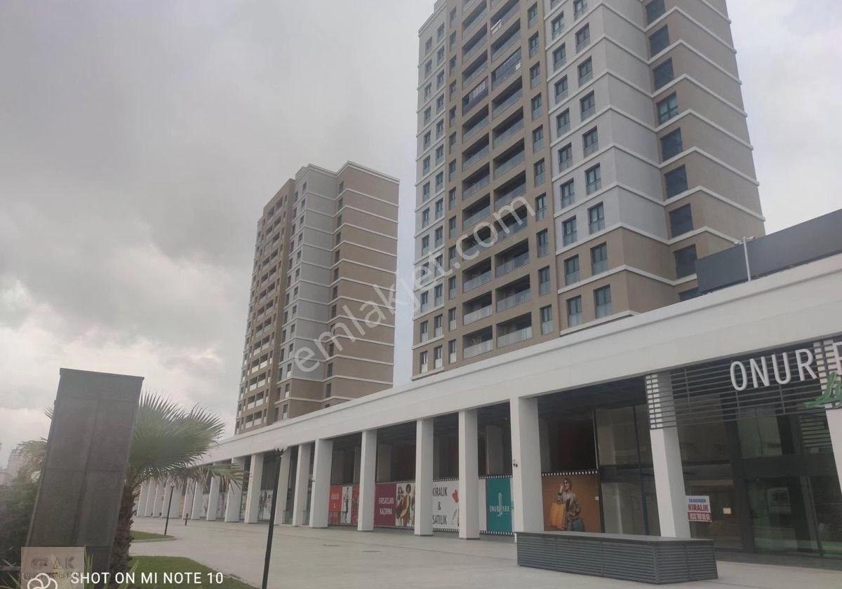 Ak Emlaktan Esenyurt Onur Life Evlerinde 52 Metre Kiralık Dükkan