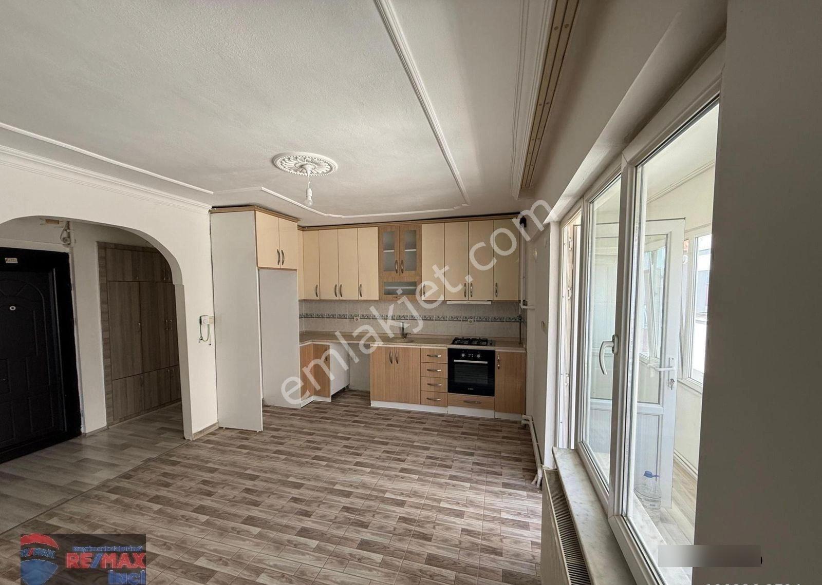 Re/max İnci'den Toygar Mah. Damla Sitesinde Geniş Kiralık 2+1 Daire