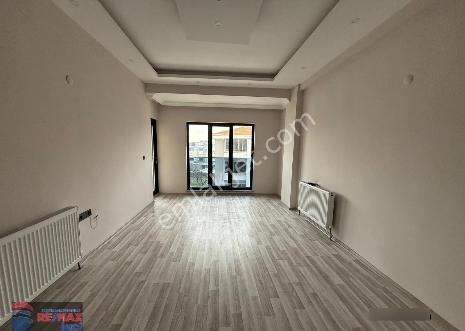 Re/max İnci'den Gop. Ayrı Mutfaklı Teraslı Geniş Kiralık 1+1