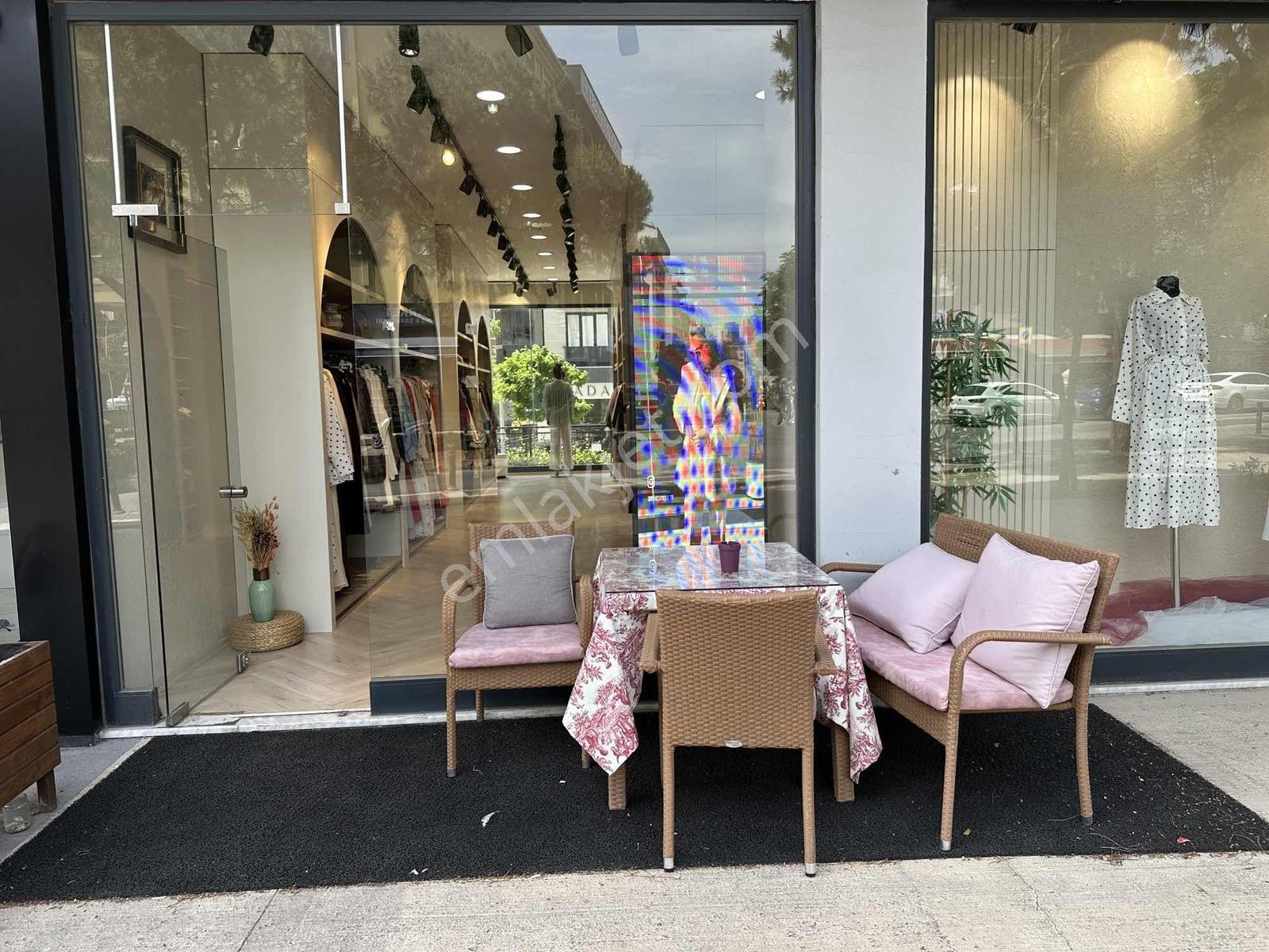 Cadde Üzeri Yeni Dekorasyonlu Devren Kiralık Mağaza - Görsel 10
