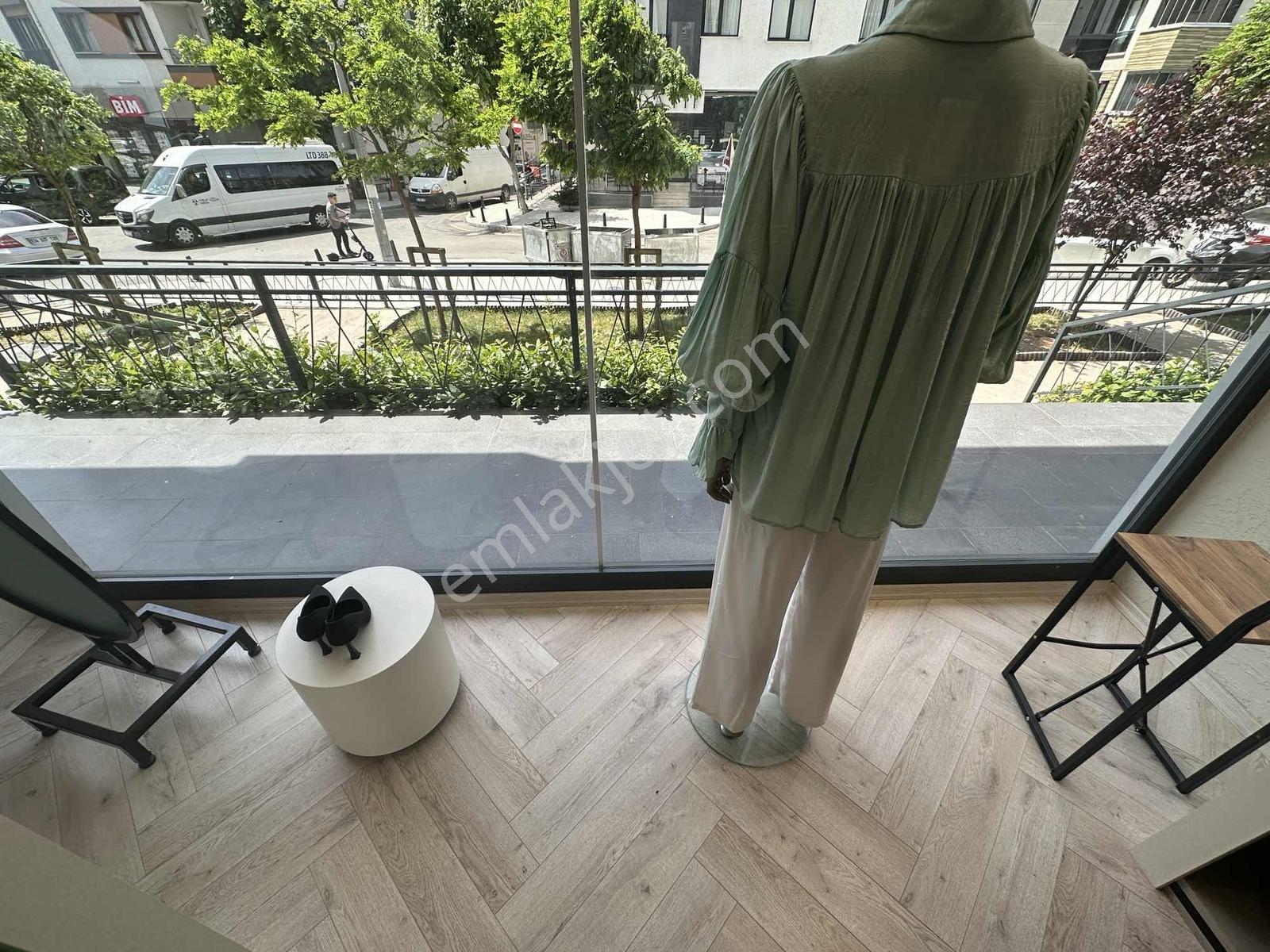 Cadde Üzeri Yeni Dekorasyonlu Devren Kiralık Mağaza - Görsel 15
