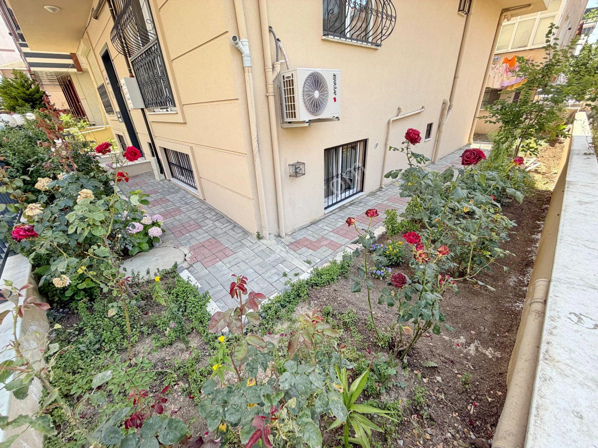 *meral R1868 Küme Sok Yeni 4 Yaş Asansörlü Binada Lüks 2+1 Bahçe