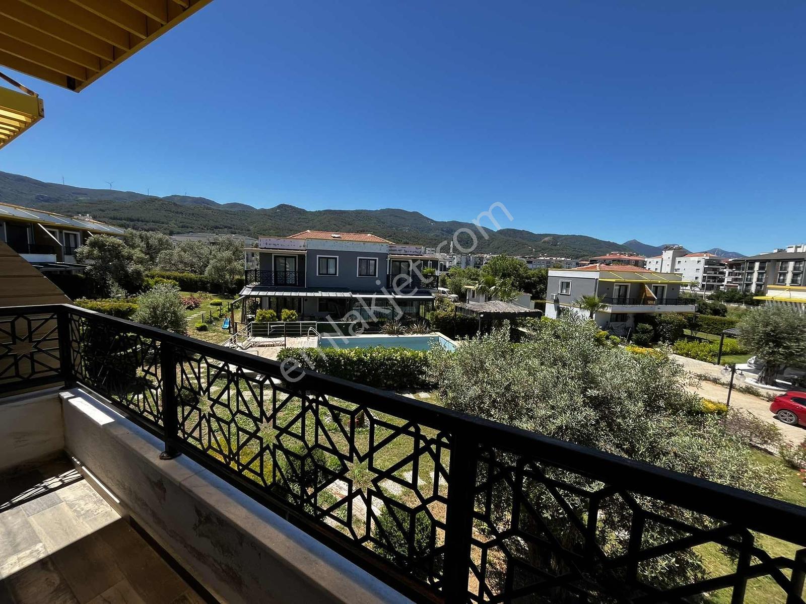 Davutlarda Şehrin İçinde Havuzlu Sitede Satılık 2+1 Villa - Görsel 2