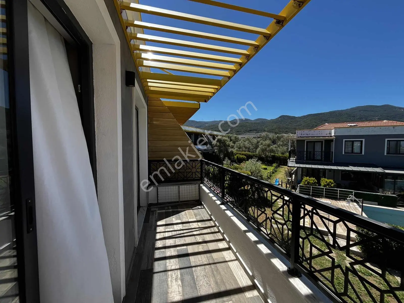 Davutlarda Şehrin İçinde Havuzlu Sitede Satılık 2+1 Villa - Görsel 8
