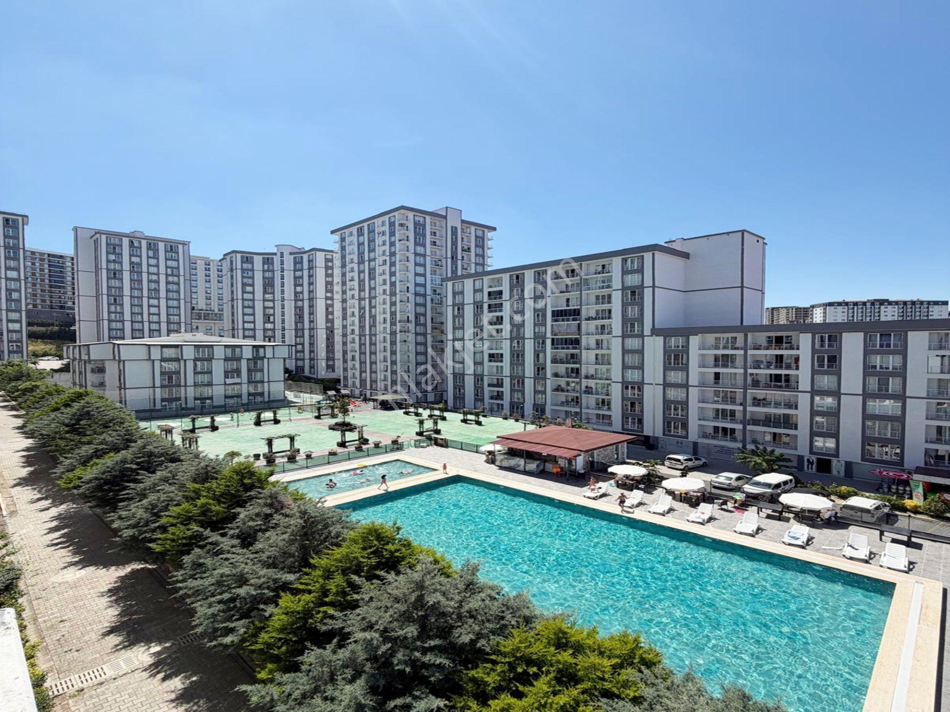 Site İçinde Ana Cadde Üzerinde Metrobüse 10 Dk Yürüme 2+1 Daire