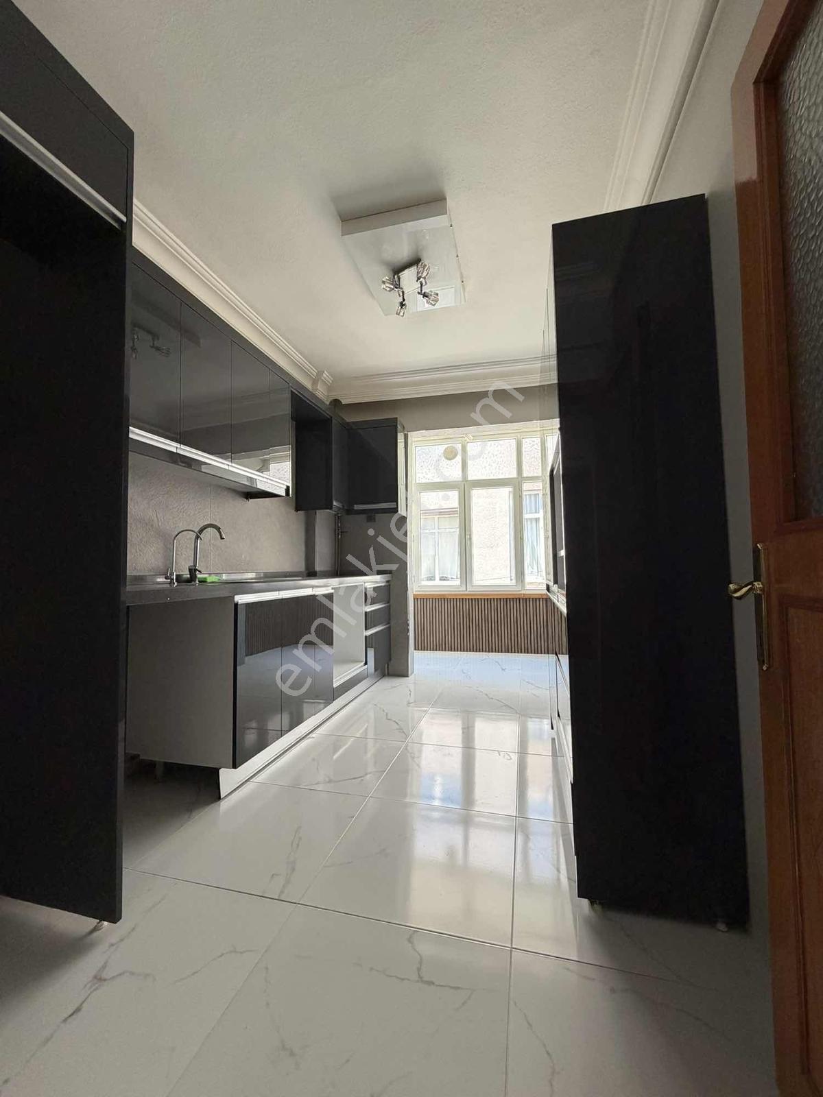 Şeyhsinan Mahallesi'nde Merkezi Konumda Kiralık 3+1 Daire