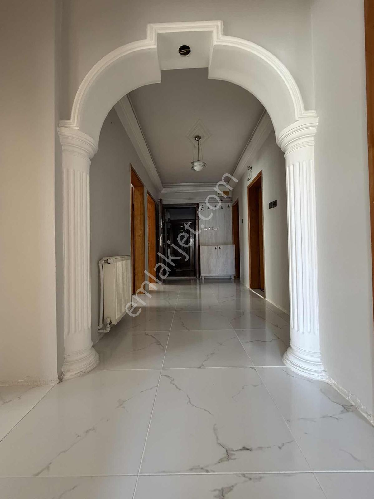 Şeyhsinan Mahallesi'nde Merkezi Konumda Kiralık 3+1 Daire - Görsel 9