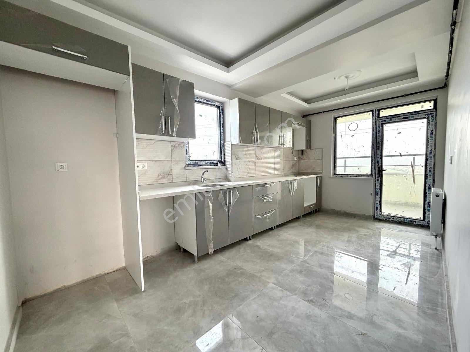 Cumhuriyet Mahallesi'nde Ferah Ve Kullanışlı 2+1 Satılık Daire