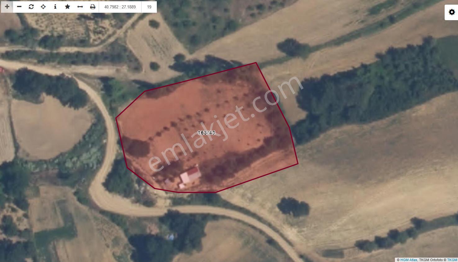 Delux'den Şarköy'de İçinde Bağ Evi Bulunan 5.698 M2 Satılık Arsa