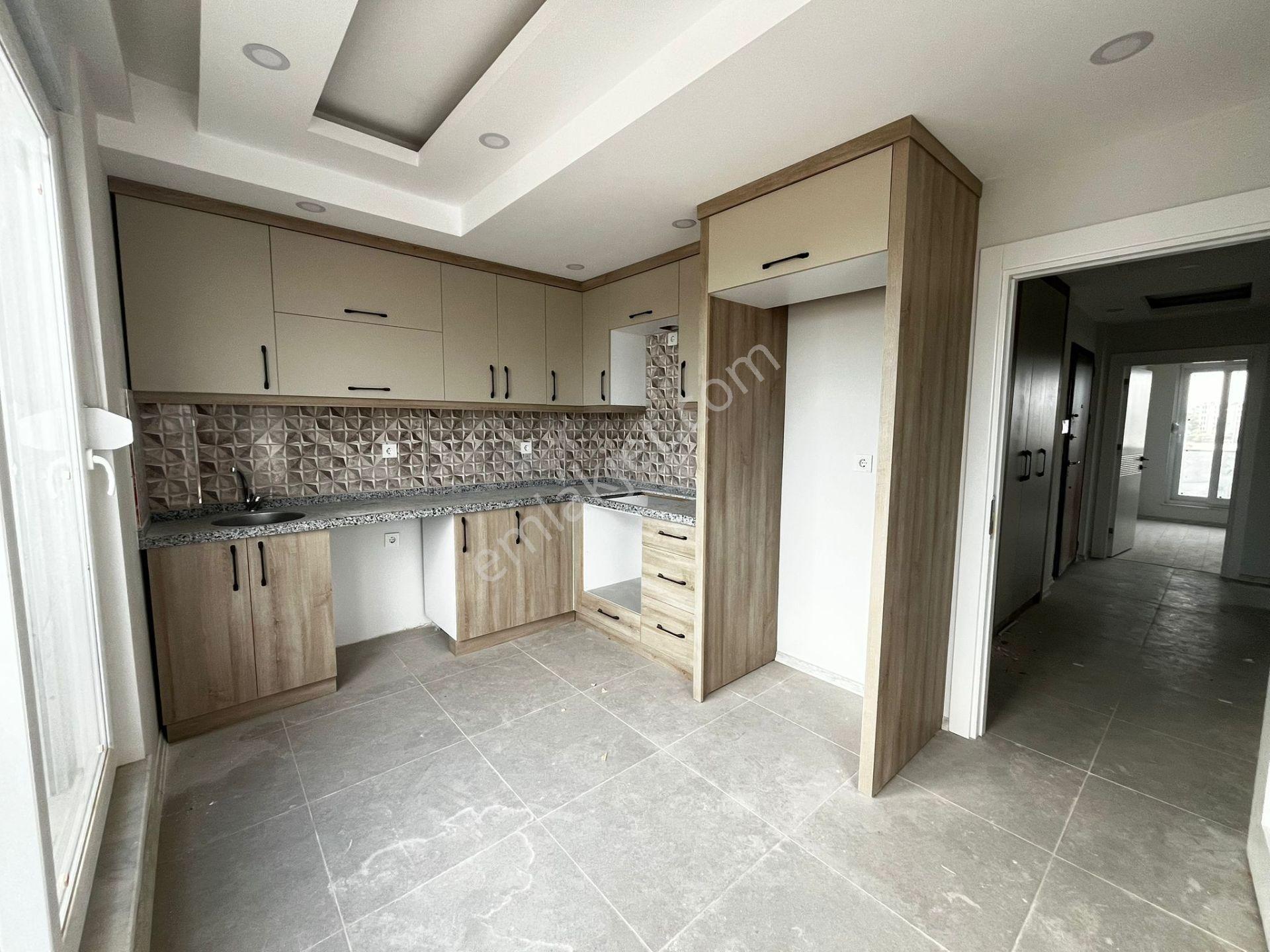 Tramva'a Adım Mesafede Katta Geniş Ve Ferah 2+1 100 M2 Satılık - Görsel 5