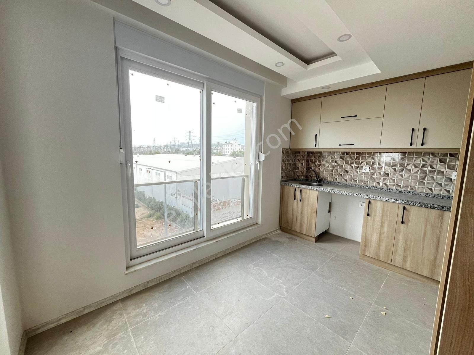 Tramva'a Adım Mesafede Katta Geniş Ve Ferah 2+1 100 M2 Satılık - Görsel 13