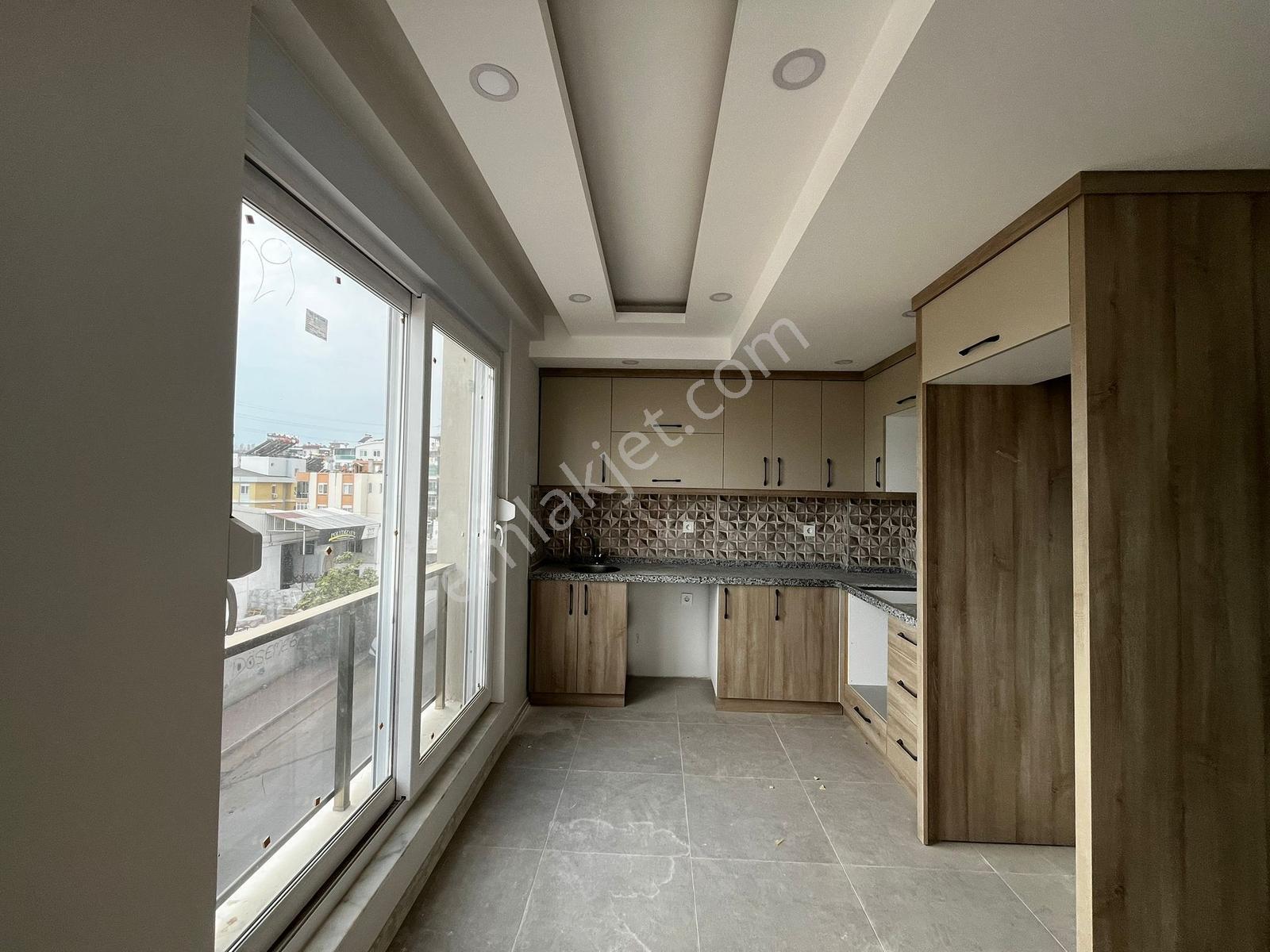 Tramva'a Adım Mesafede Katta Geniş Ve Ferah 2+1 100 M2 Satılık - Görsel 12