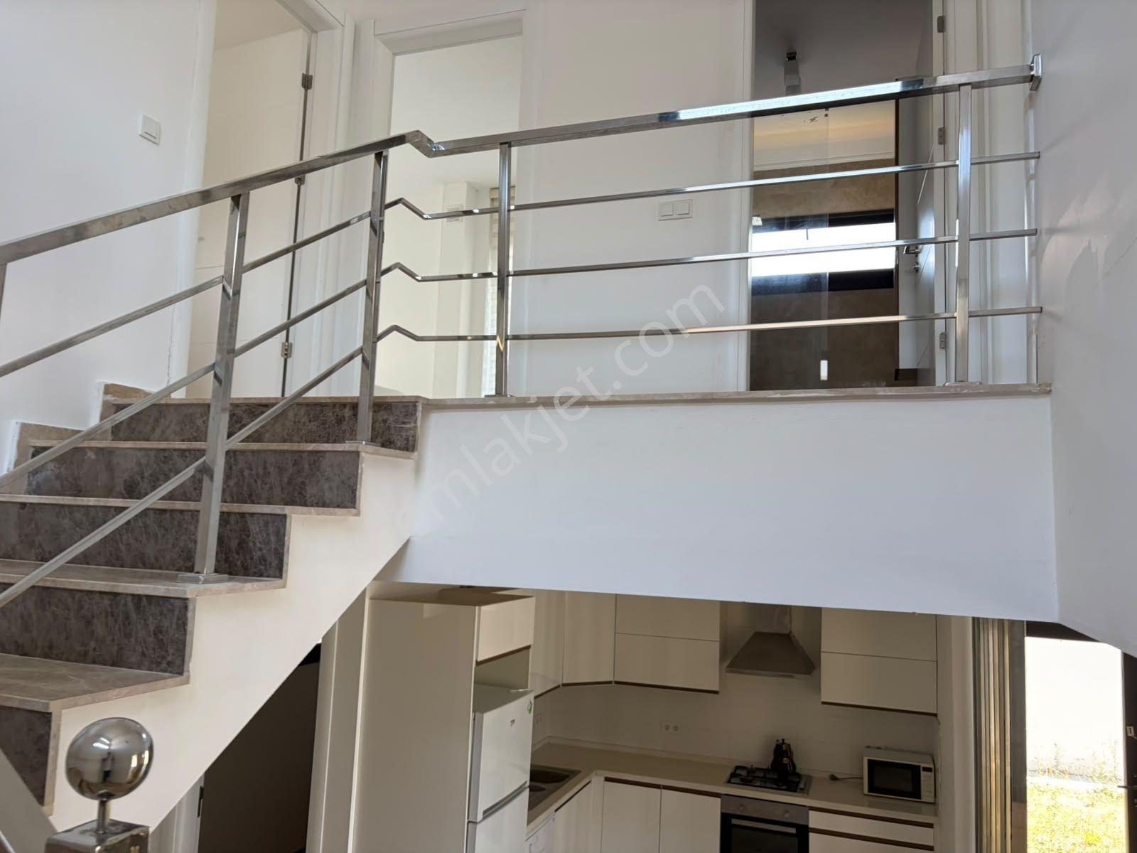 Deniz Manzaralı | 600 M² Arsa Paylı | İskanlı Lüks Villa - Görsel 3
