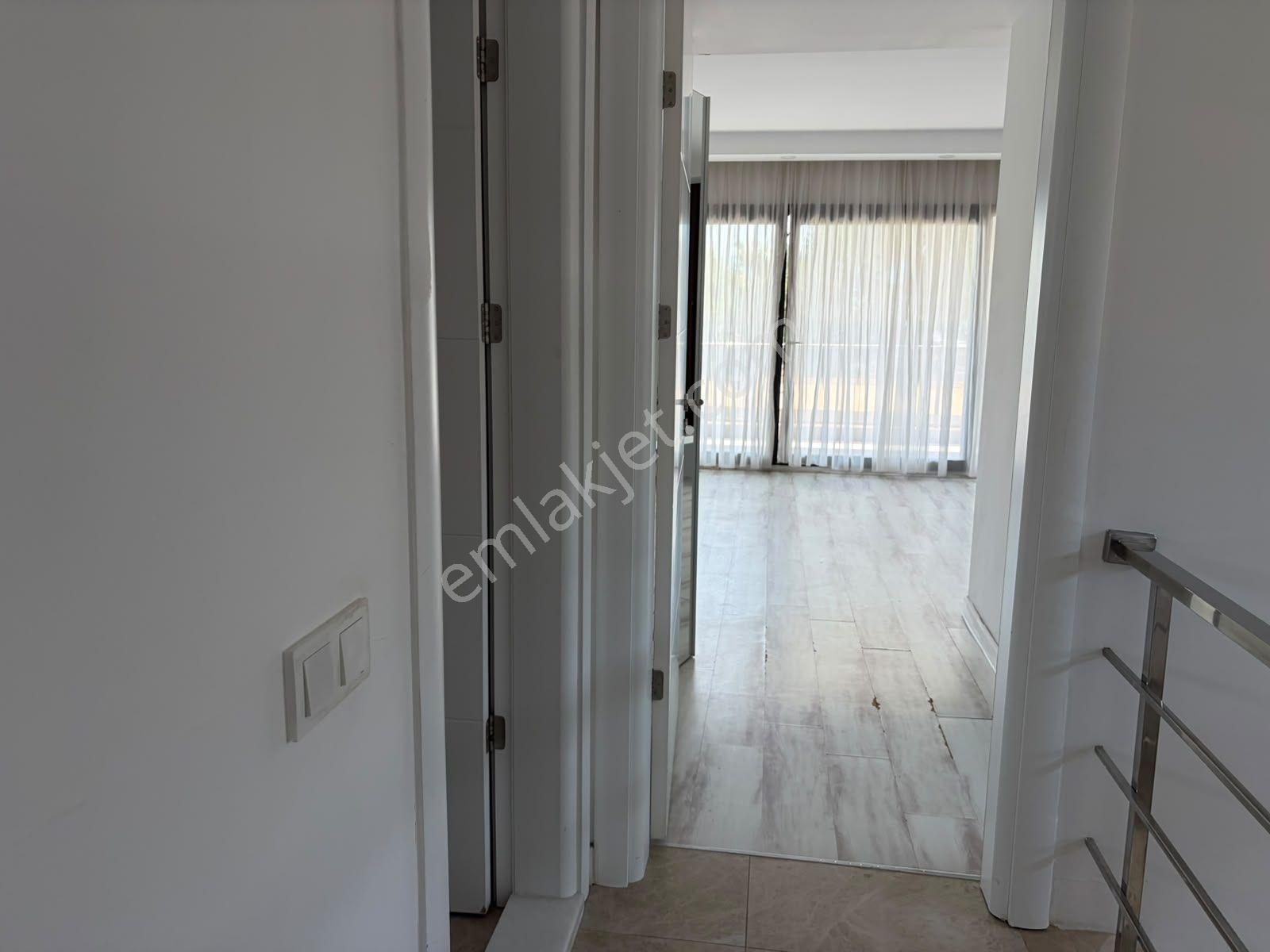 Deniz Manzaralı | 600 M² Arsa Paylı | İskanlı Lüks Villa - Görsel 16