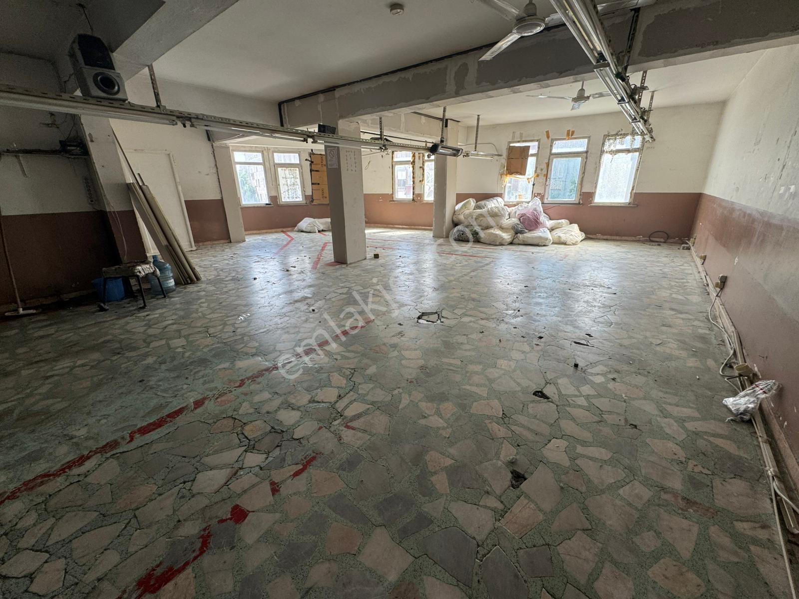 Esenler Menderes Mah Türkiye Emlak 220m² Kiralık 2. Kat Dükkan - Görsel 13