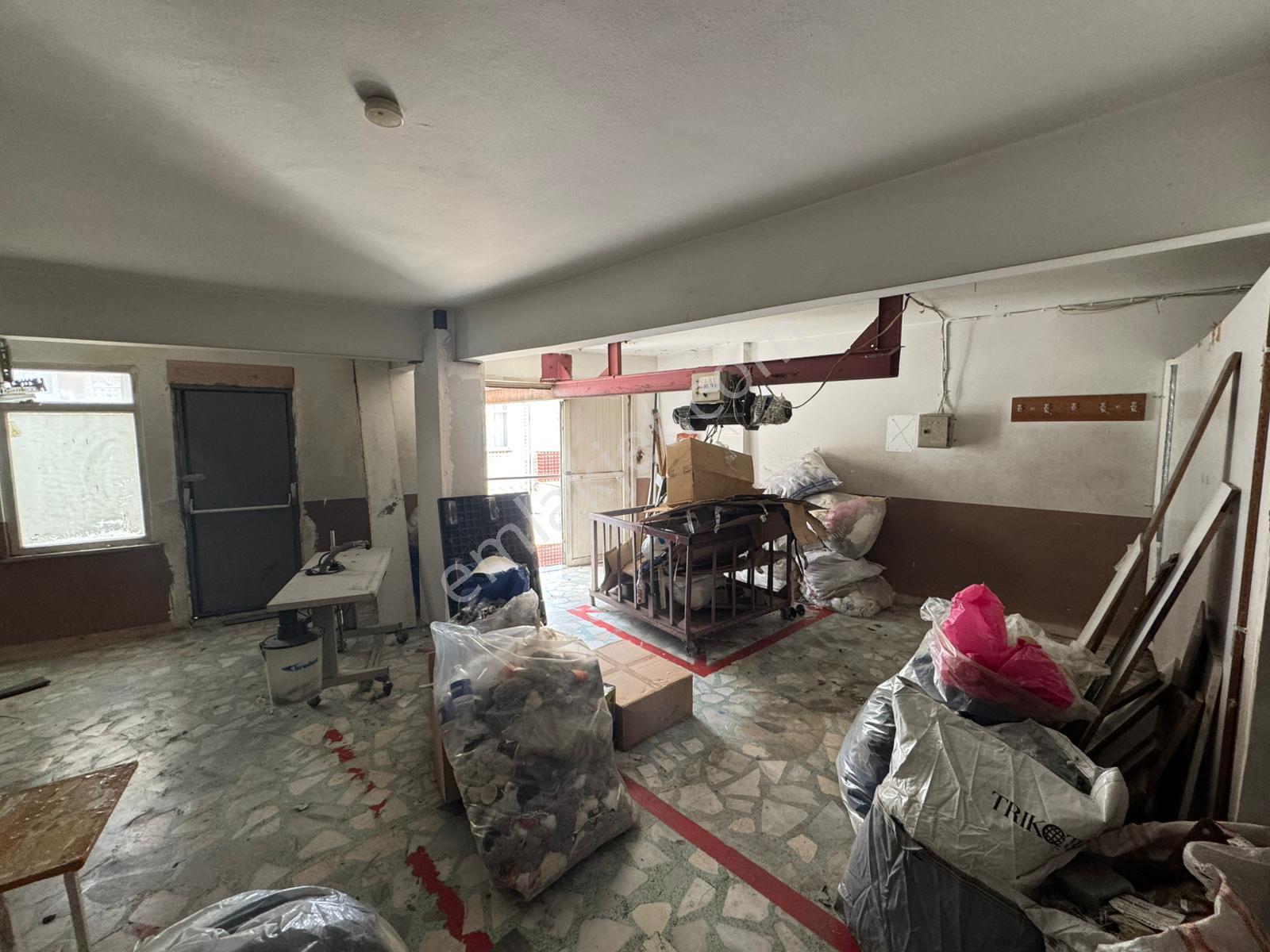 Esenler Menderes Mah Türkiye Emlak 220m² Kiralık 2. Kat Dükkan - Görsel 3