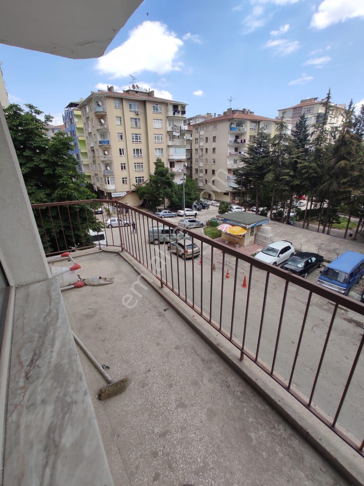 Hastane Metroya Çok Yakın Ara Kat Eşyalı 3+1 Kiralık Daire - Görsel 12