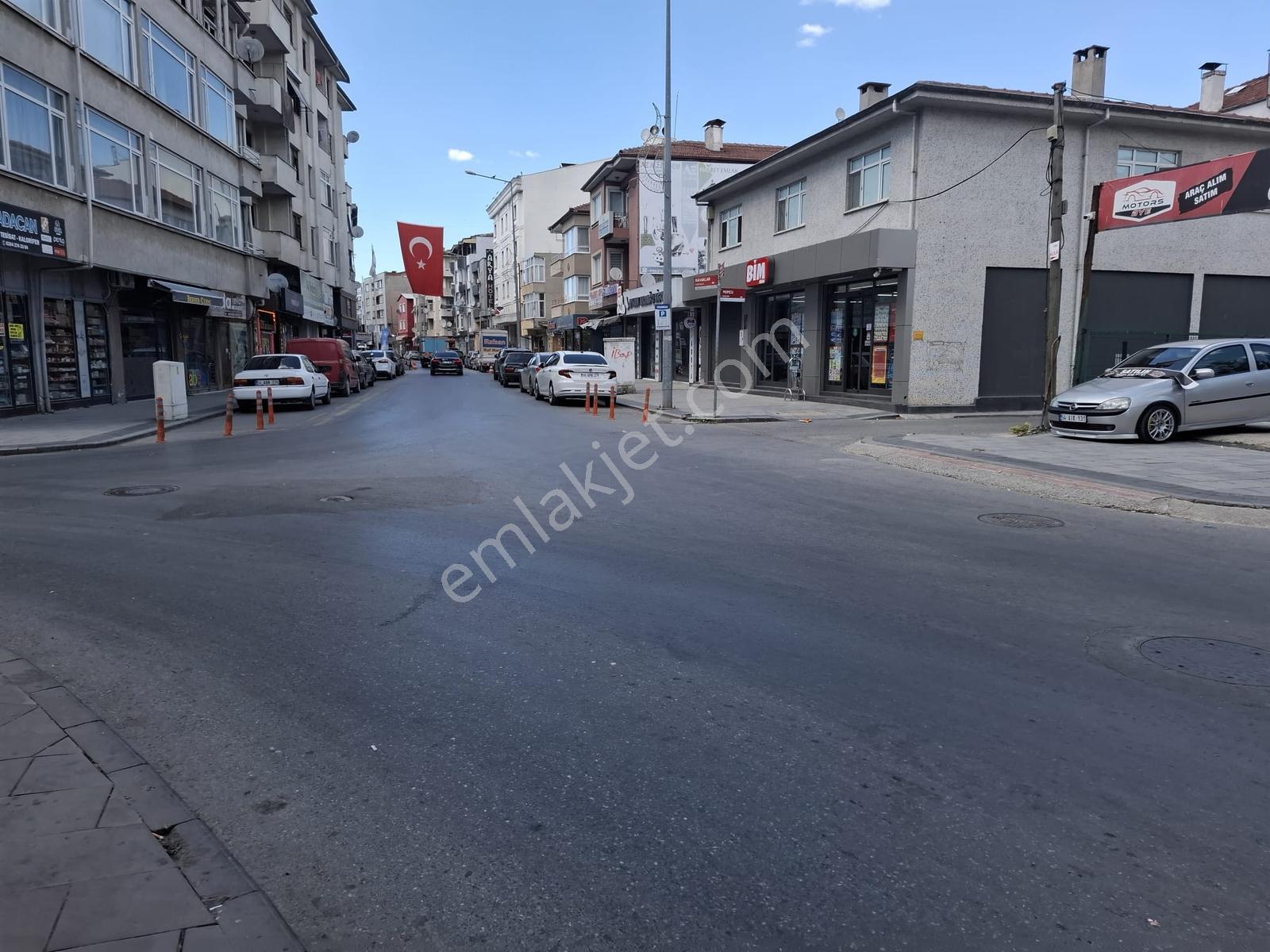 Ankara Caddesi Yakınında 130 M2 2+1 Kiralık Merkezde Daire - Görsel 15