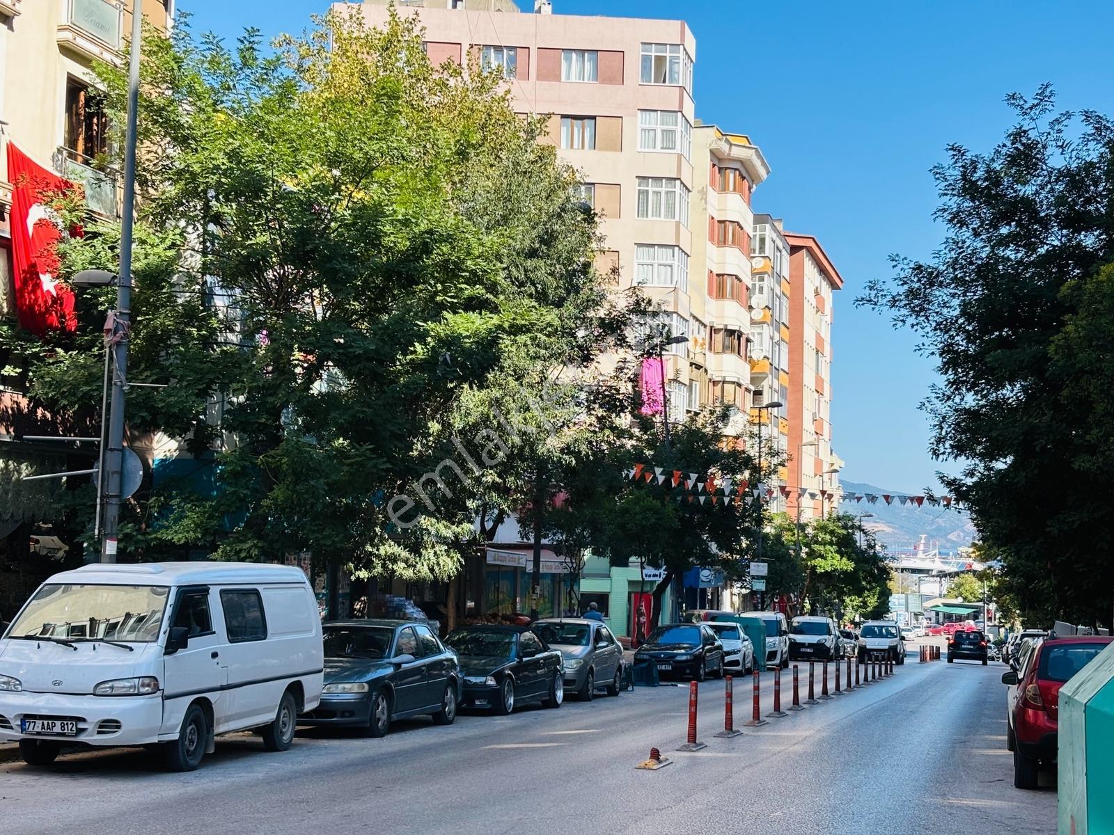 Sevinç'ten Şehrin Tam Merkezinde Sahile 3 Dk Full Eşyalı Ara Kat - Görsel 19