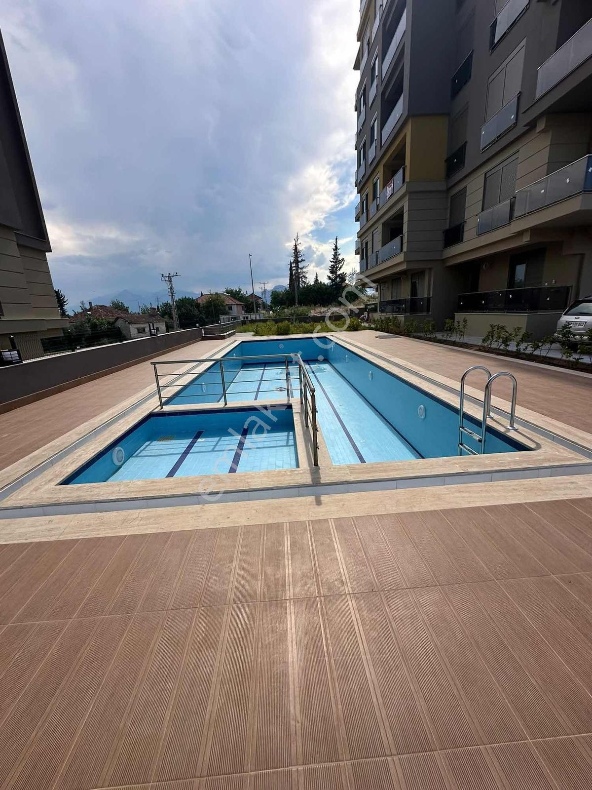 Göçerler Şehir Hast. Ön Tarafı Havuzlu Site Kiralık 1+1 Katta - Görsel 16