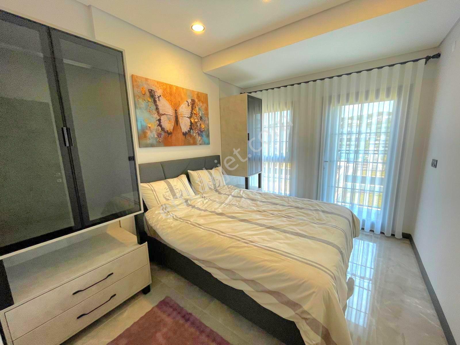 Kuşadasında Havuzlu Sitede Bahçeli Sıfır Villa - Görsel 31