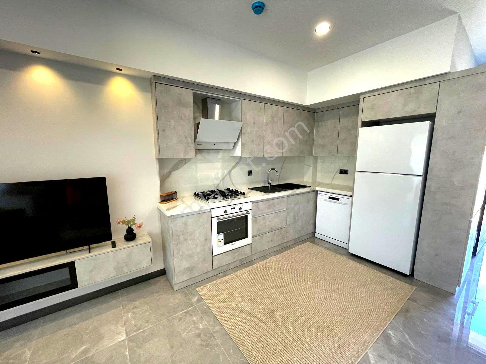 Kuşadasında Havuzlu Sitede Bahçeli Sıfır Villa - Görsel 32