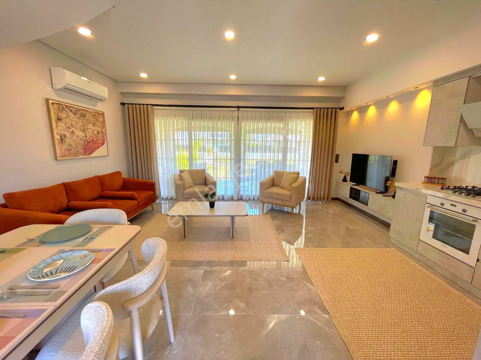Kuşadasında Havuzlu Sitede Bahçeli Sıfır Villa - Görsel 34