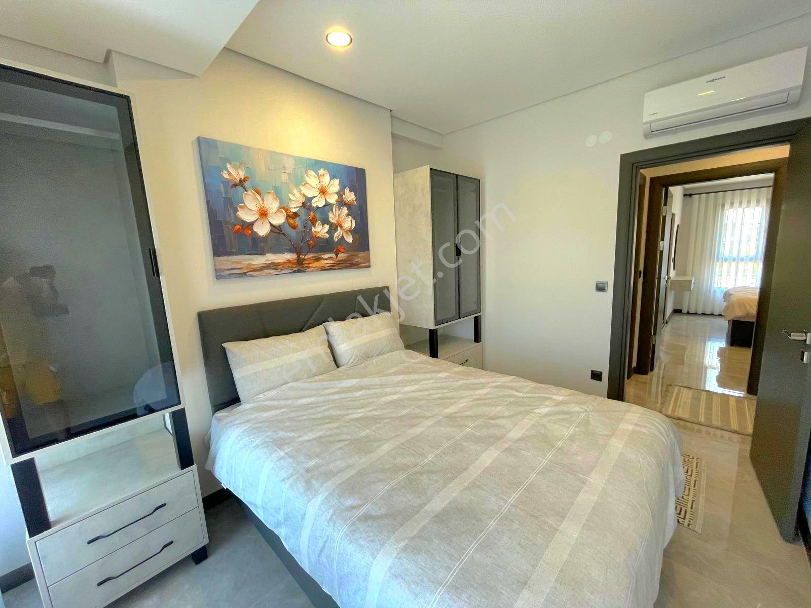 Kuşadasında Havuzlu Sitede Bahçeli Sıfır Villa - Görsel 21