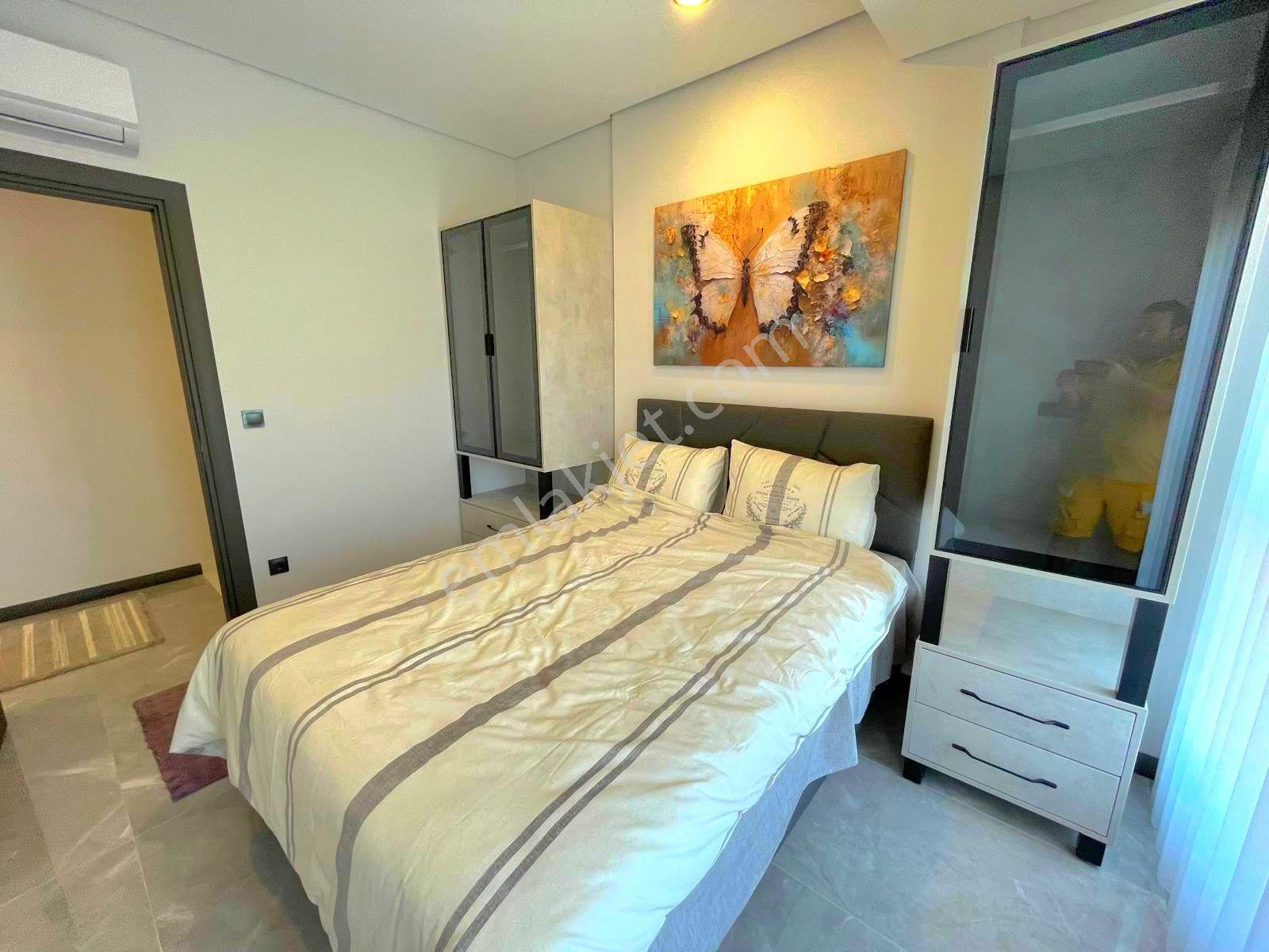 Kuşadasında Havuzlu Sitede Bahçeli Sıfır Villa - Görsel 28