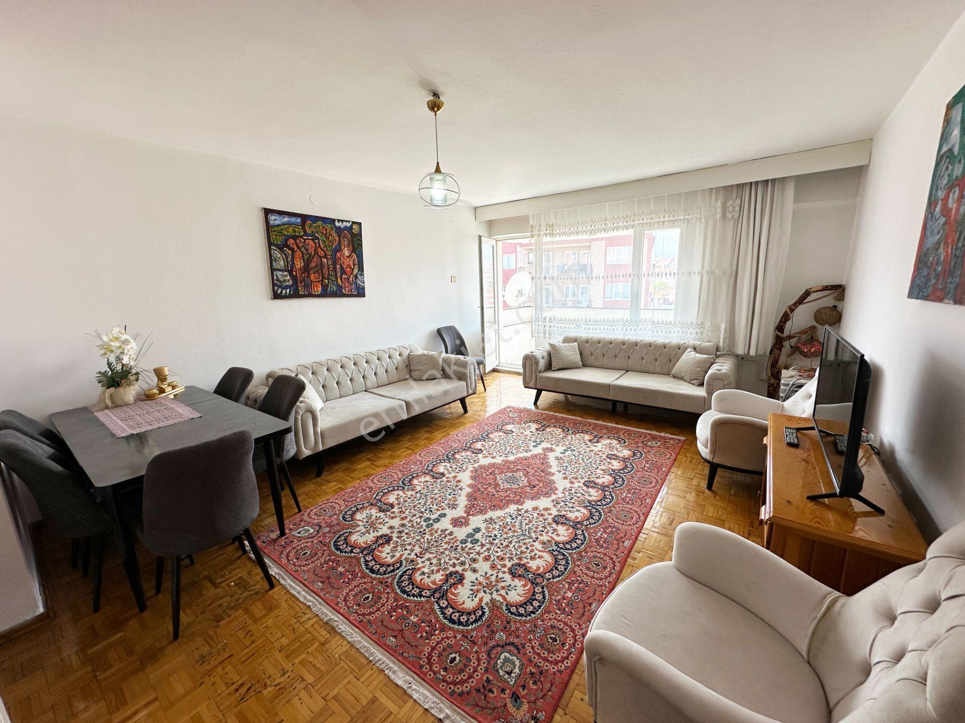 Denizli İstiklal Caddesi'nde Balkonlu Asansörlü 3+1 Eşyalı Daire - Görsel 3