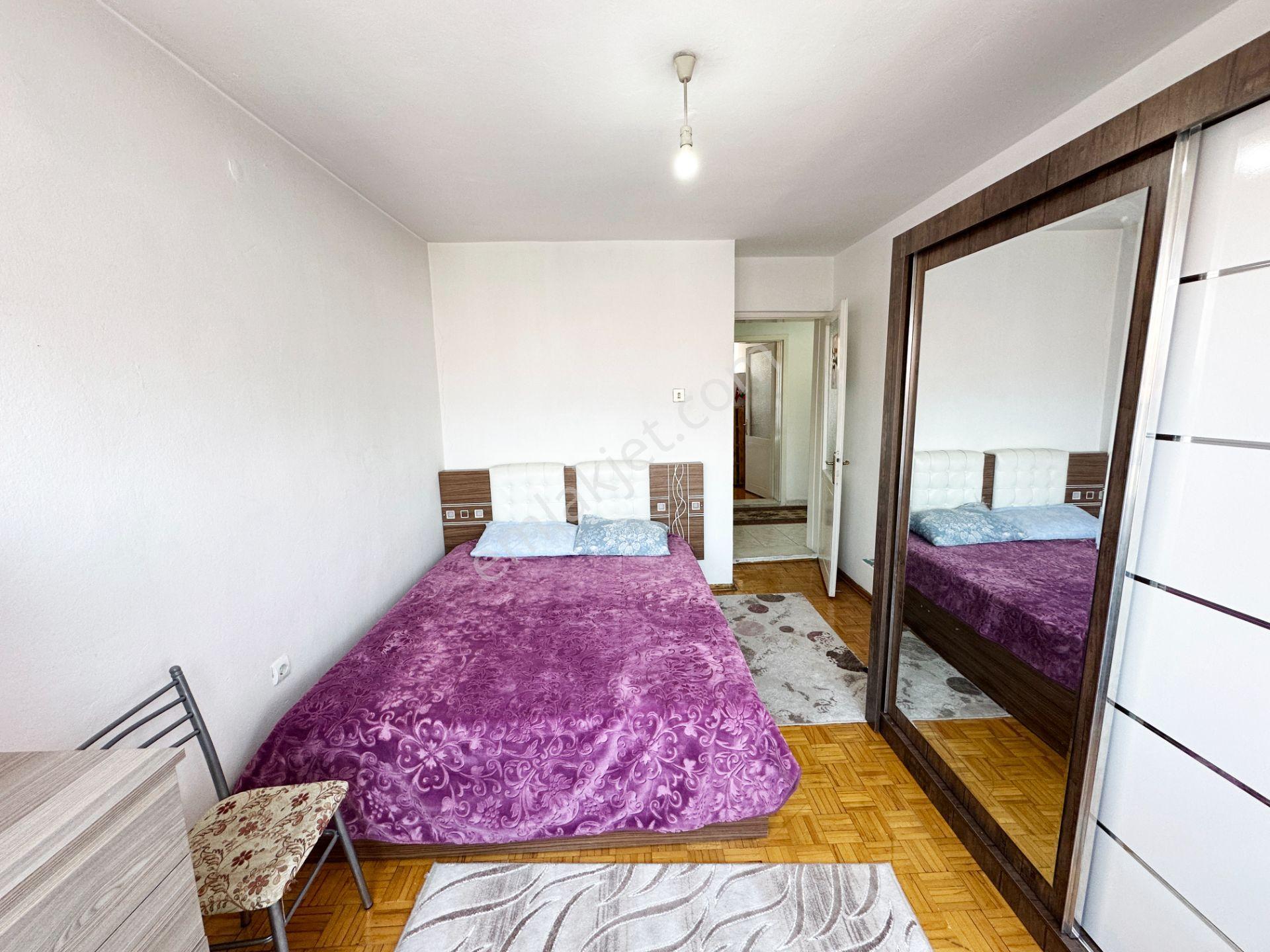 Denizli İstiklal Caddesi'nde Balkonlu Asansörlü 3+1 Eşyalı Daire - Görsel 8