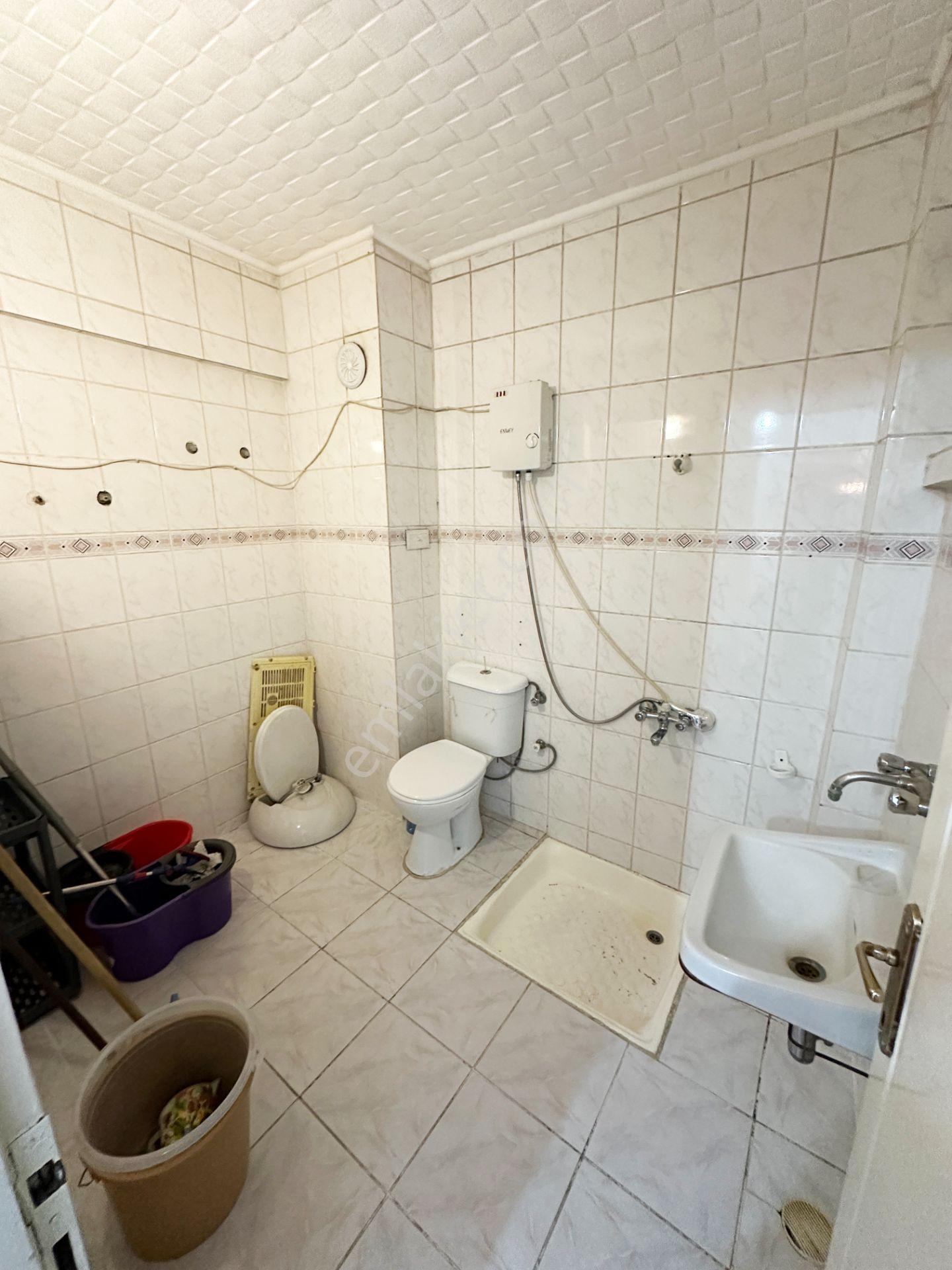 Denizli İstiklal Caddesi'nde Balkonlu Asansörlü 3+1 Eşyalı Daire - Görsel 20
