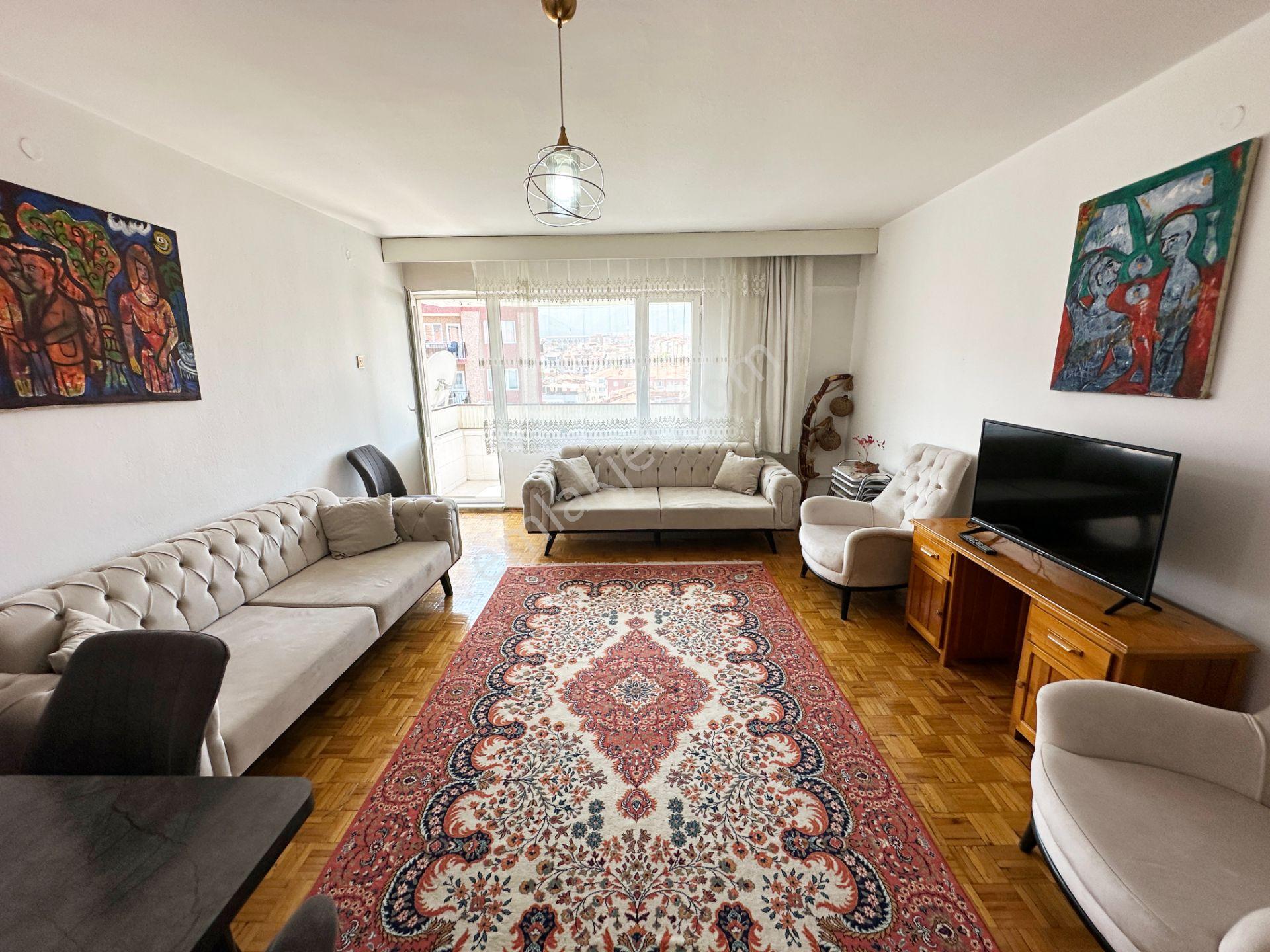 Denizli İstiklal Caddesi'nde Balkonlu Asansörlü 3+1 Eşyalı Daire - Görsel 4
