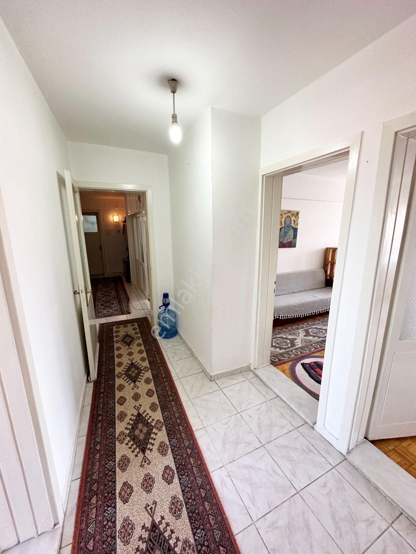 Denizli İstiklal Caddesi'nde Balkonlu Asansörlü 3+1 Eşyalı Daire - Görsel 19