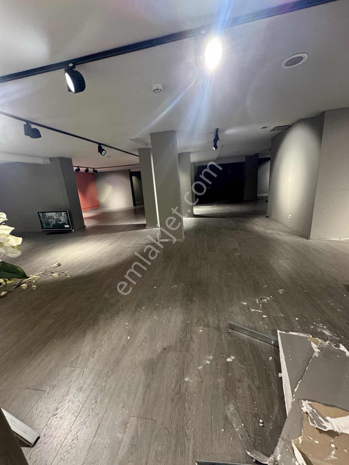 Üsküdarda Toplamda 600m2 Kiralık Depo Dükkan - Görsel 4